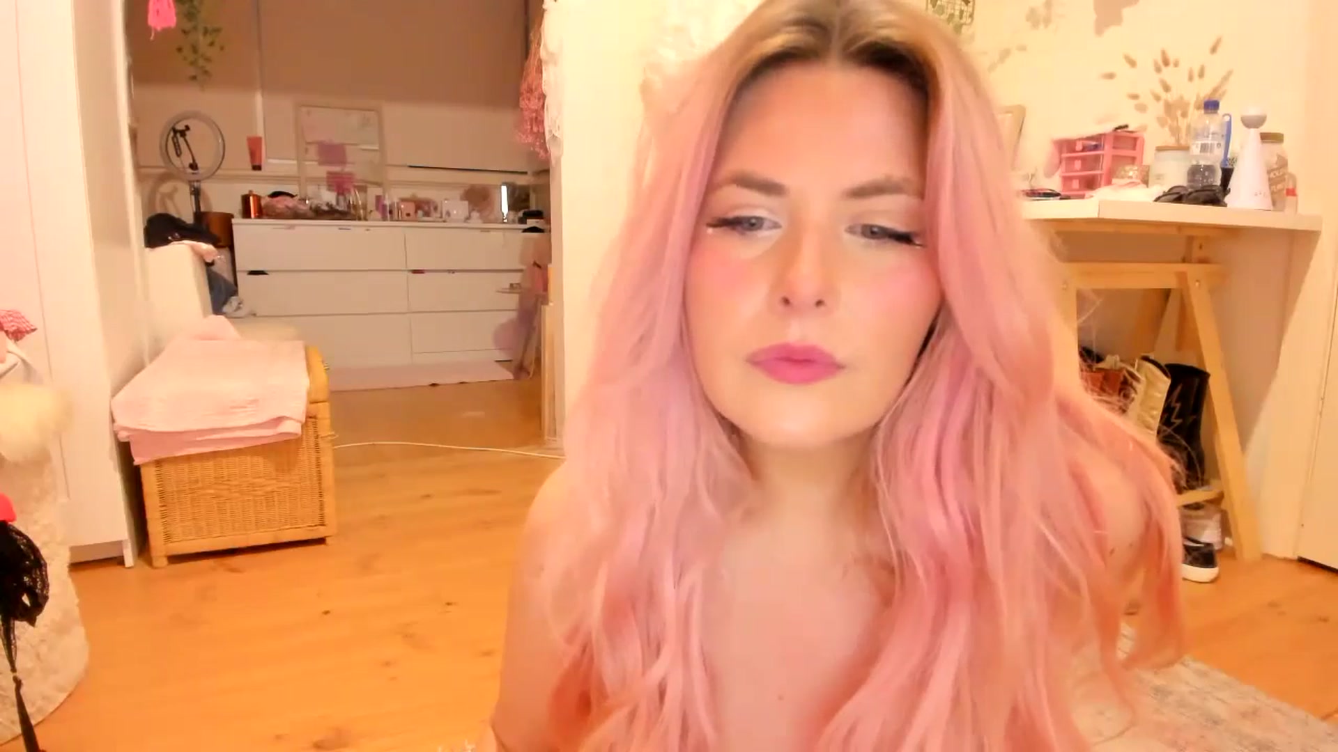 Gallery image thumbnail from Fun_Nikki's myfreecams stream on, 09/28/2024, 12:20 image 20 of 20