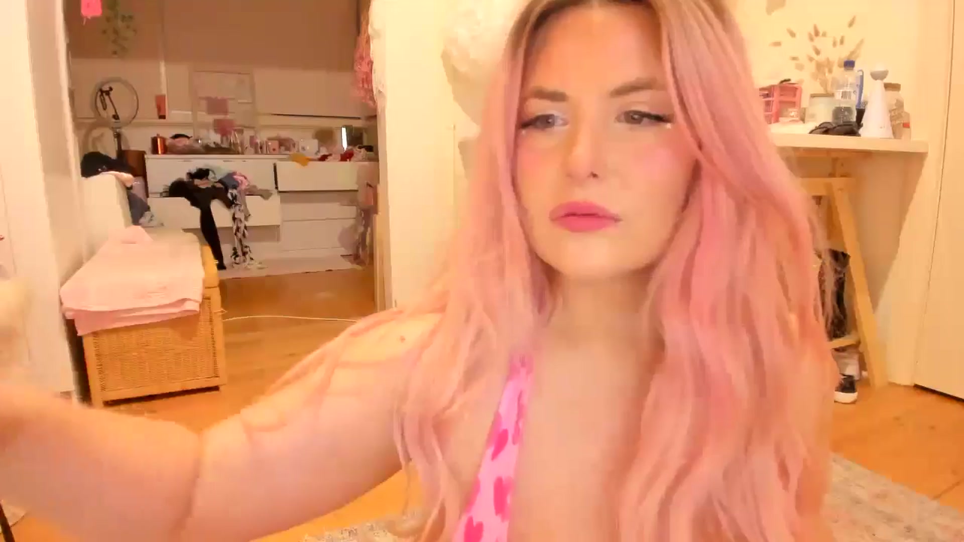 Gallery image thumbnail from Fun_Nikki's myfreecams stream on, 09/28/2024, 12:20 image 15 of 20