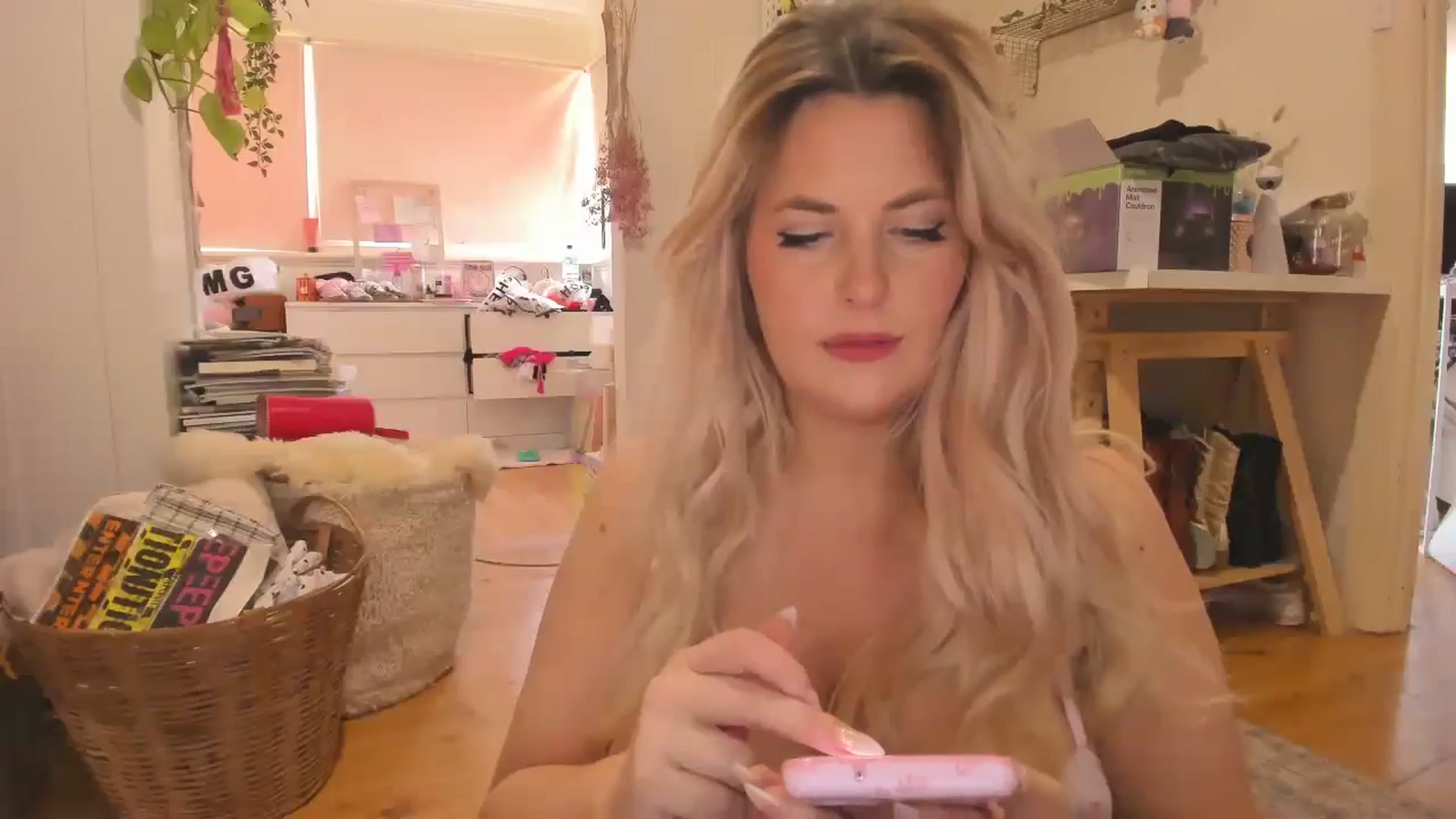 Gallery image thumbnail from Fun_Nikki's myfreecams stream on, 10/11/2024, 05:30 image 7 of 20