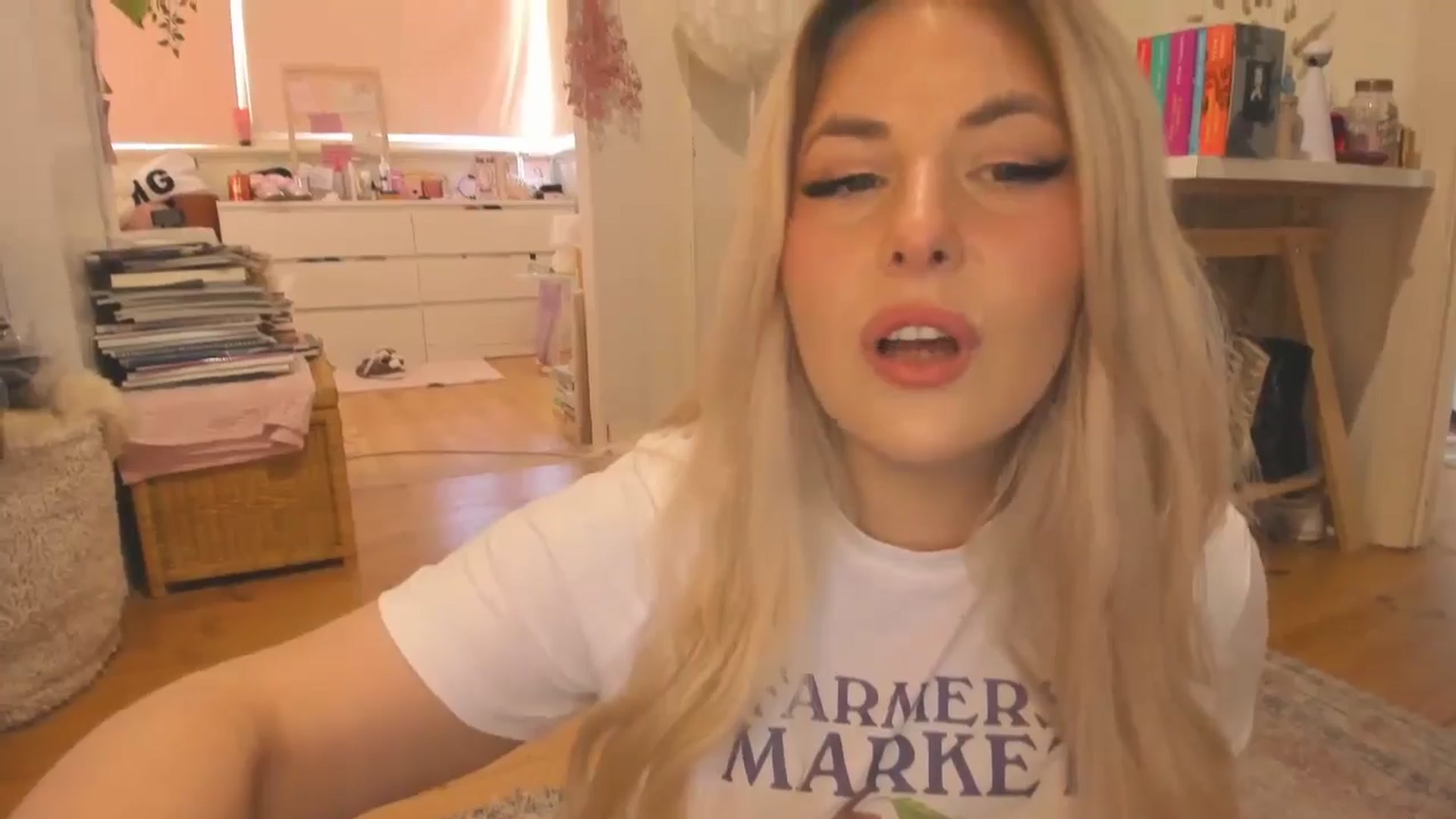 Gallery image thumbnail from Fun_Nikki's myfreecams stream on, 10/15/2024, 03:50 image 3 of 20