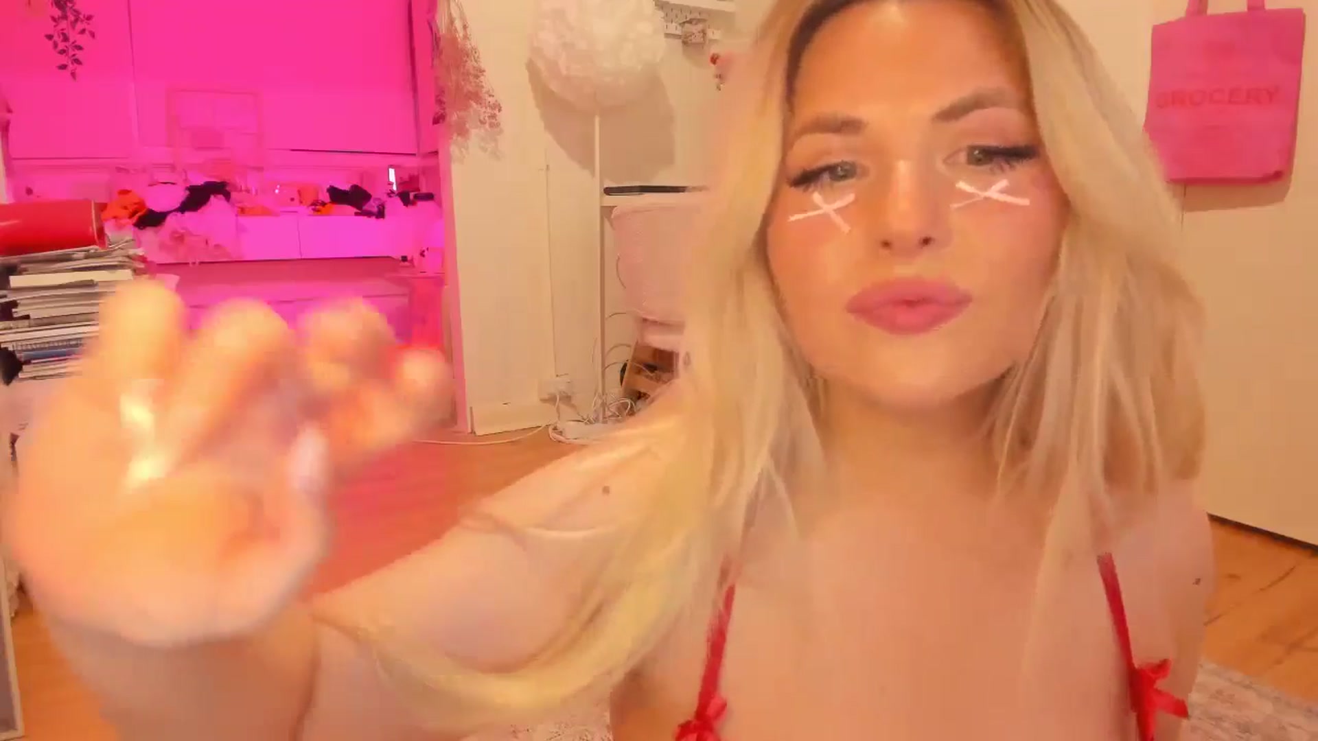 Gallery image thumbnail from Fun_Nikki's myfreecams stream on, 10/25/2024, 11:36 image 13 of 20