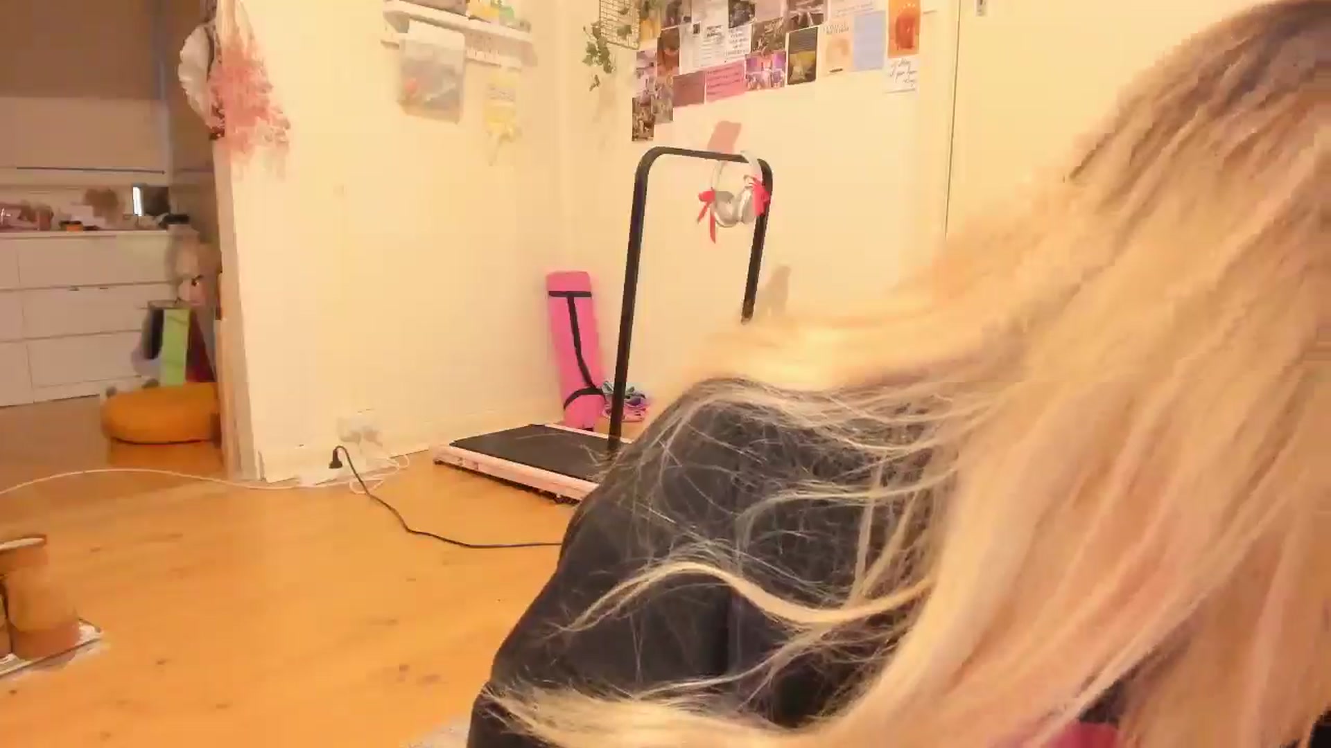 Gallery image thumbnail from Fun_Nikki's myfreecams stream on, 11/22/2024, 10:54 image 10 of 20