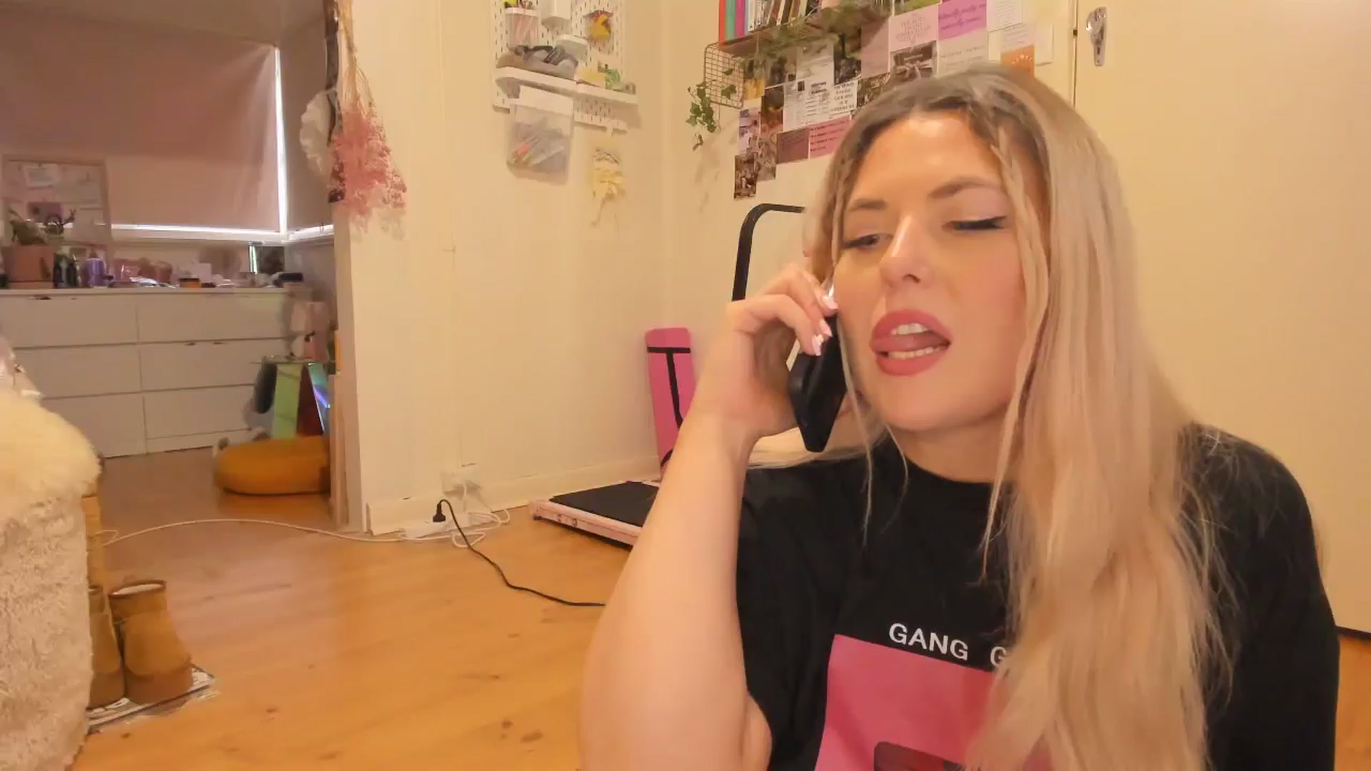 Gallery image thumbnail from Fun_Nikki's myfreecams stream on, 11/22/2024, 10:54 image 4 of 20