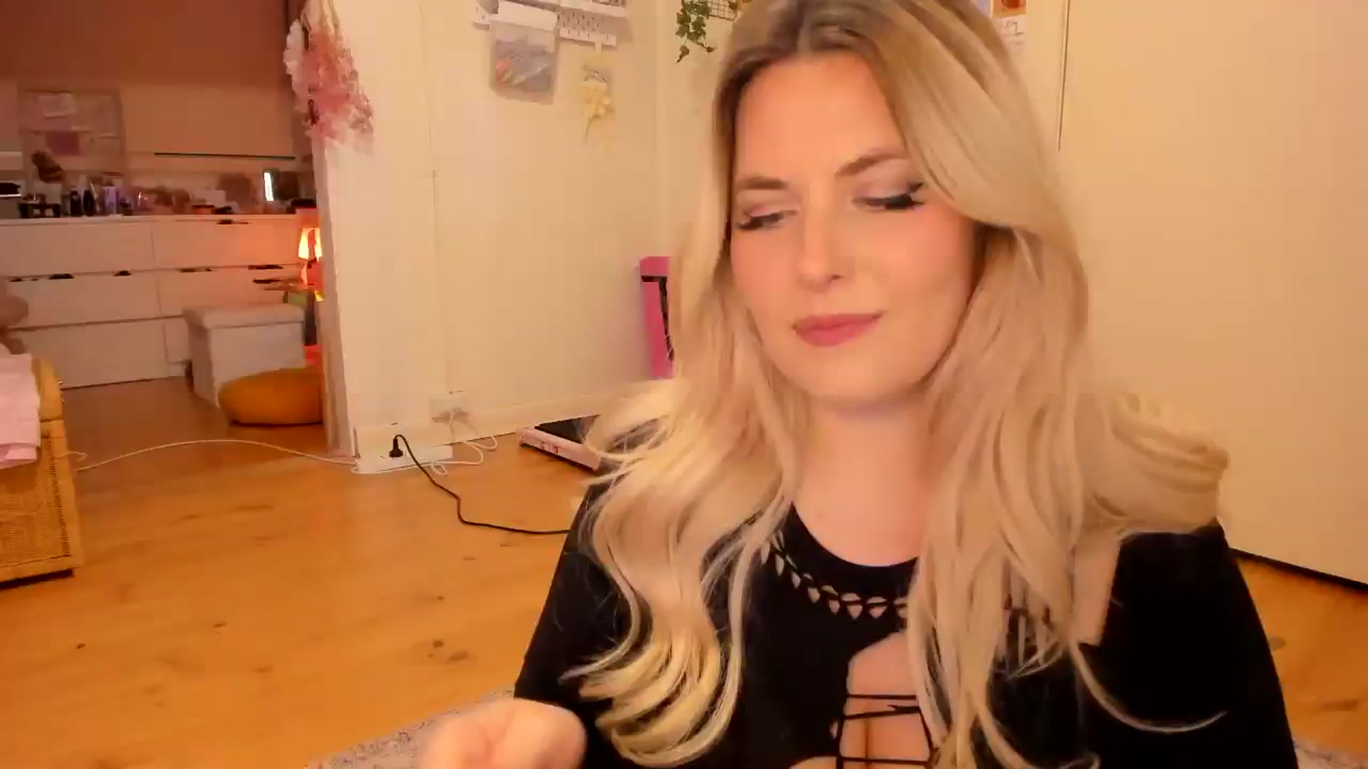 Gallery image thumbnail from Fun_Nikki's myfreecams stream on, 11/29/2024, 12:08 image 4 of 20