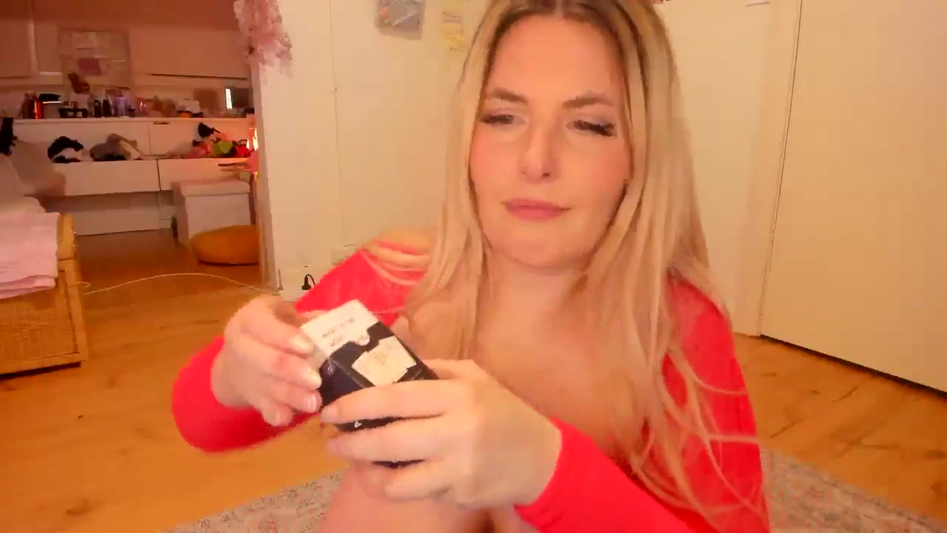 Gallery image thumbnail from Fun_Nikki's myfreecams stream on, 11/29/2024, 12:08 image 17 of 20