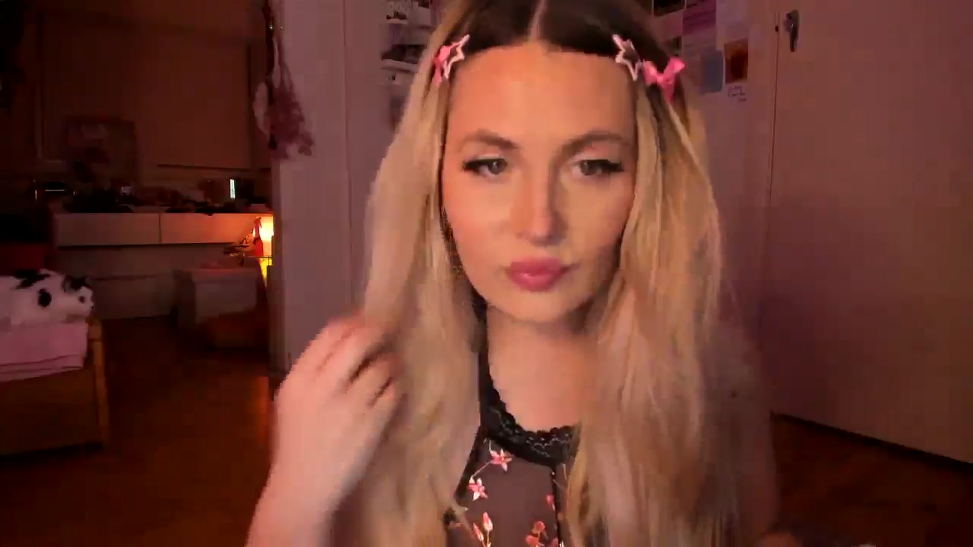 Gallery image thumbnail from Fun_Nikki's myfreecams stream on, 11/30/2024, 11:34 image 12 of 20
