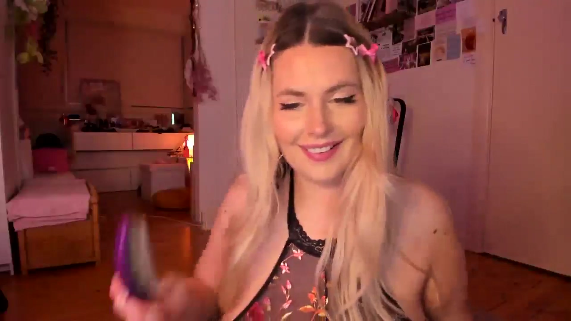Gallery image thumbnail from Fun_Nikki's myfreecams stream on, 11/30/2024, 11:34 image 13 of 20