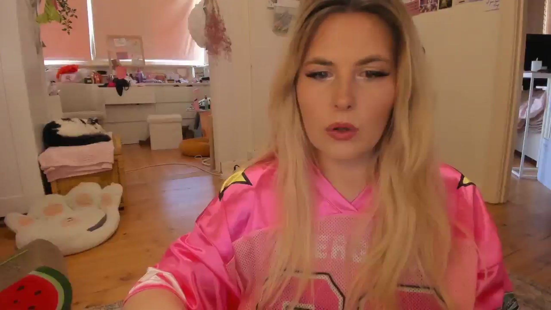 Gallery image thumbnail from Fun_Nikki's myfreecams stream on, 12/05/2024, 03:21 image 2 of 20