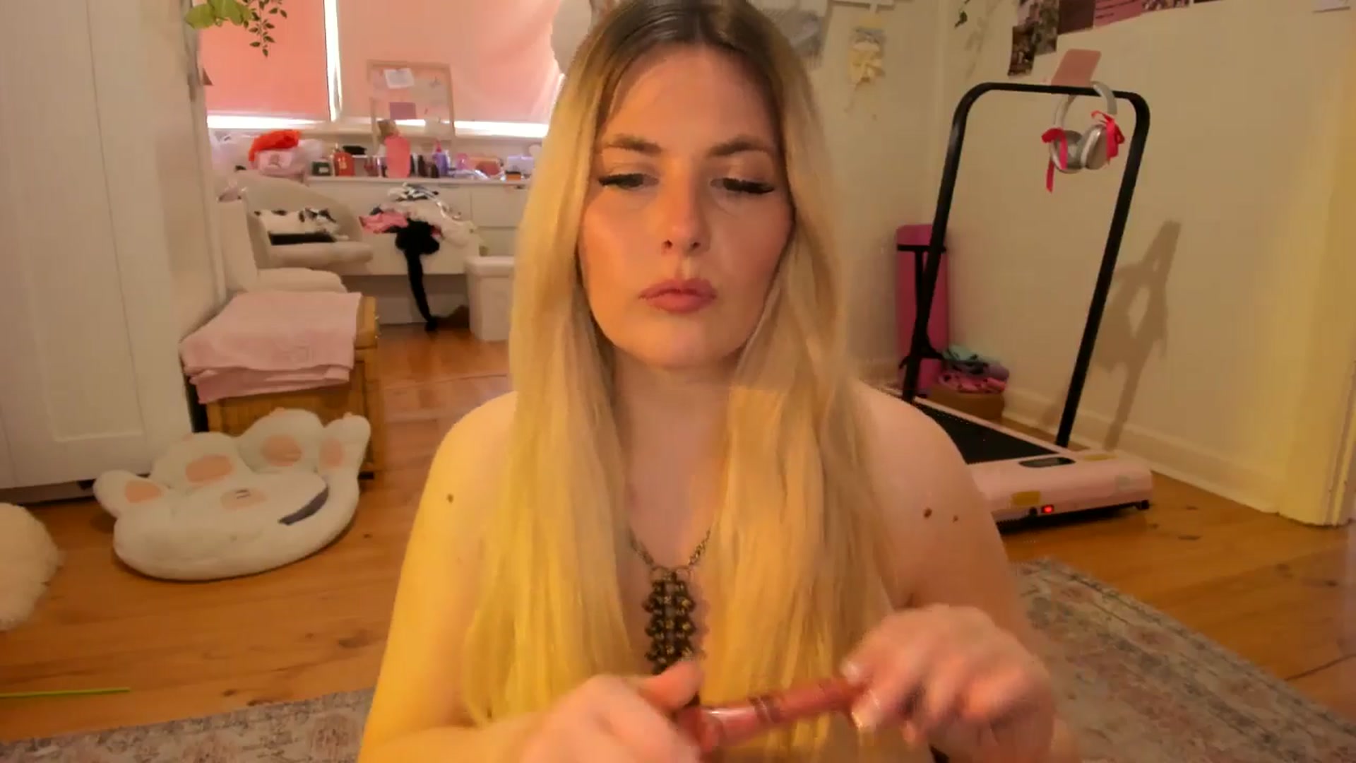 Gallery image thumbnail from Fun_Nikki's myfreecams stream on, 12/05/2024, 05:31 image 8 of 20