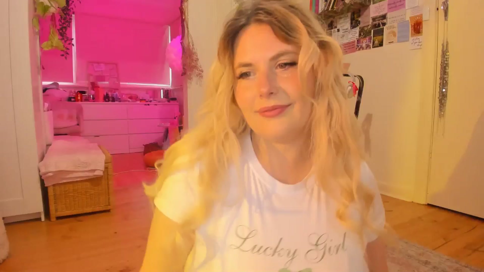 Gallery image thumbnail from Fun_Nikki's myfreecams stream on, 12/07/2024, 10:27 image 1 of 20