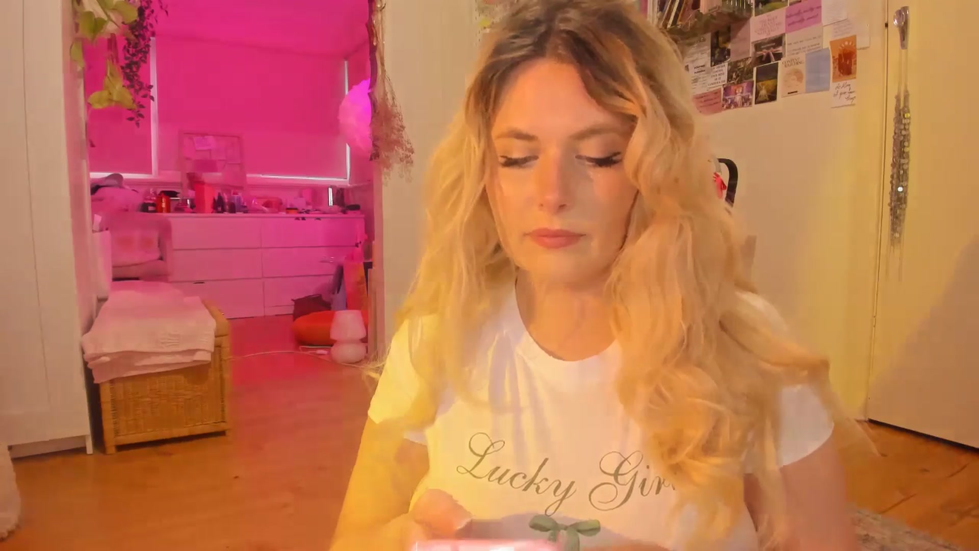 Gallery image thumbnail from Fun_Nikki's myfreecams stream on, 12/07/2024, 10:27 image 4 of 20