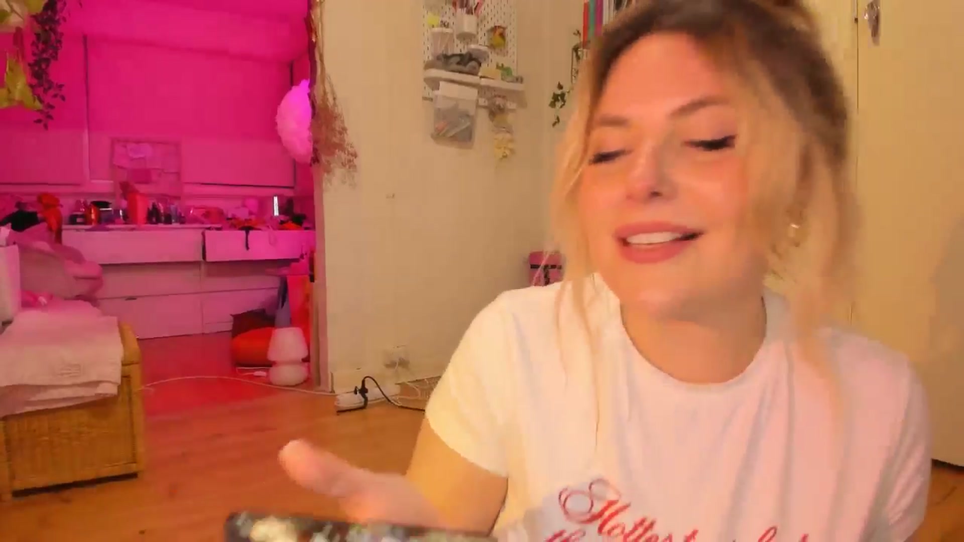 Gallery image thumbnail from Fun_Nikki's myfreecams stream on, 12/07/2024, 12:21 image 20 of 20