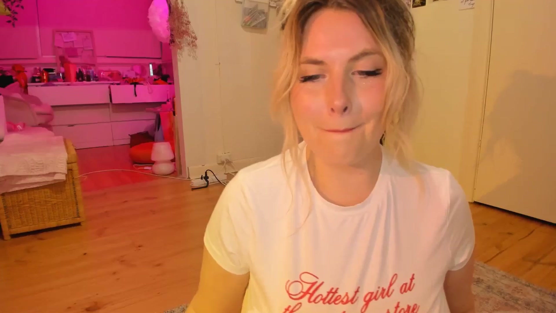 Gallery image thumbnail from Fun_Nikki's myfreecams stream on, 12/07/2024, 12:21 image 17 of 20