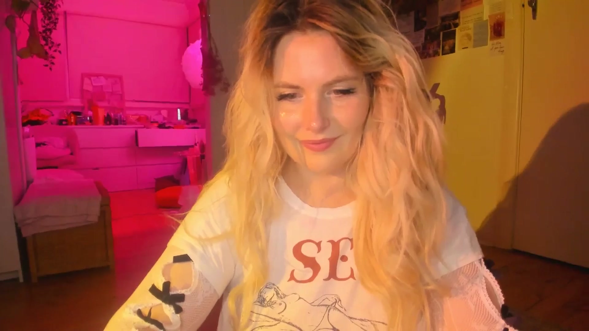 Gallery image thumbnail from Fun_Nikki's myfreecams stream on, 12/07/2024, 12:21 image 6 of 20