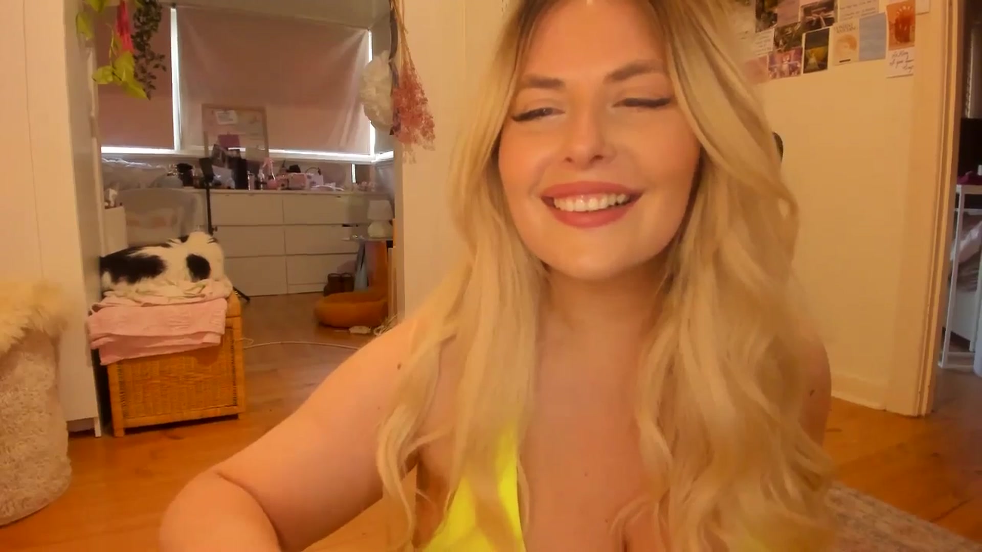 Gallery image thumbnail from Fun_Nikki's myfreecams stream on, 12/13/2024, 09:40 image 18 of 20