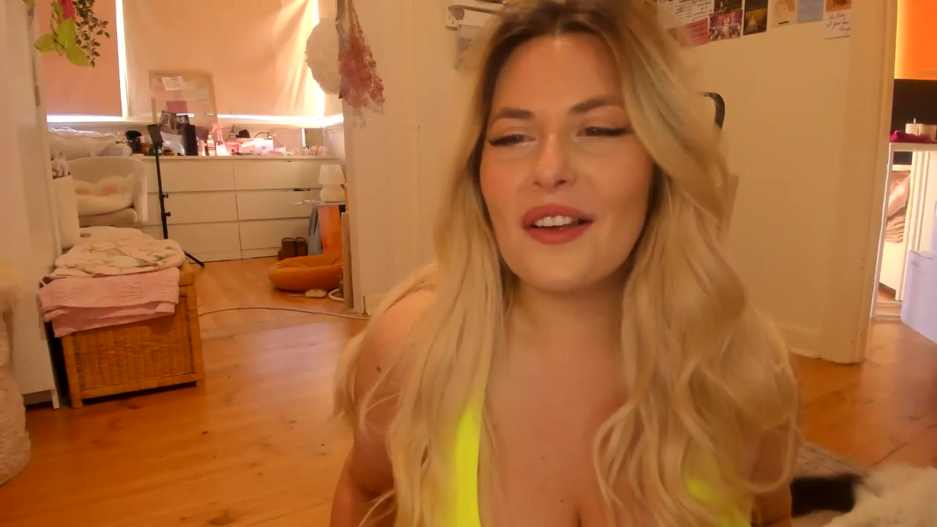 Gallery image thumbnail from Fun_Nikki's myfreecams stream on, 12/13/2024, 09:40 image 2 of 20