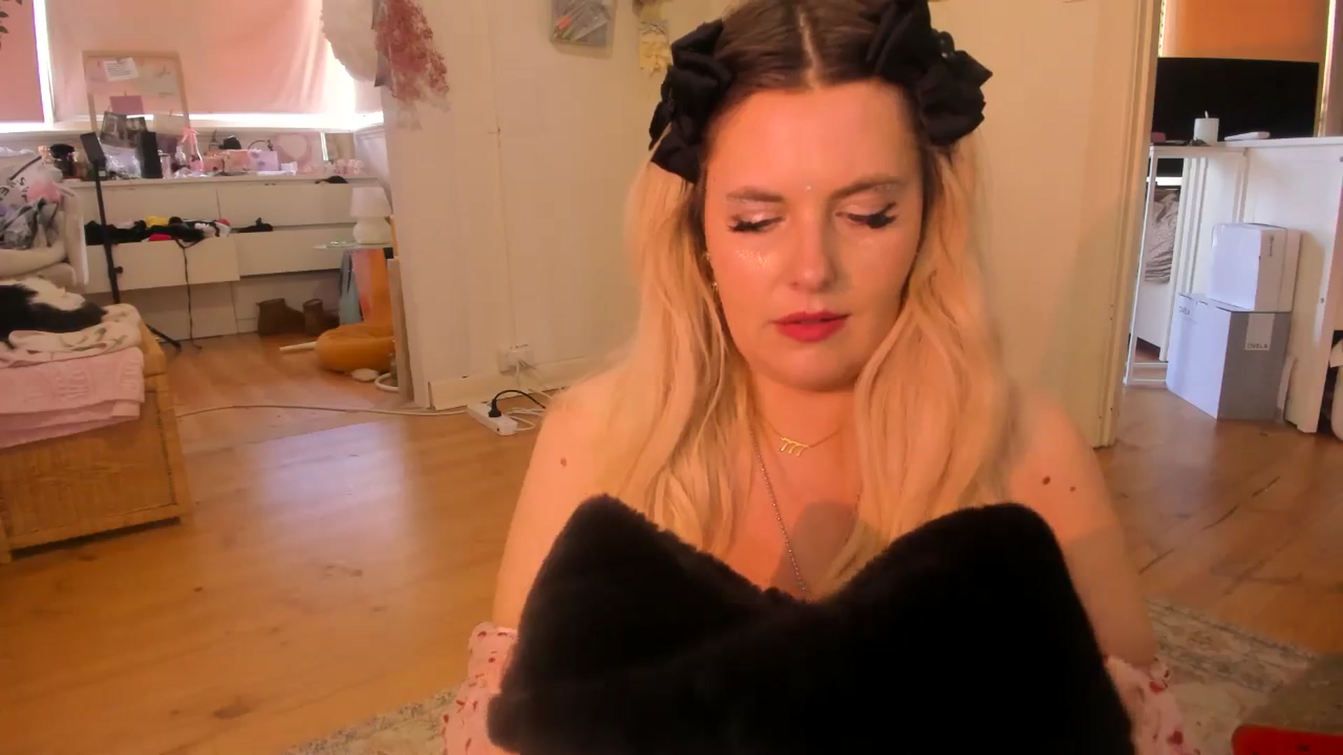 Gallery image thumbnail from Fun_Nikki's myfreecams stream on, 12/14/2024, 05:53 image 15 of 20