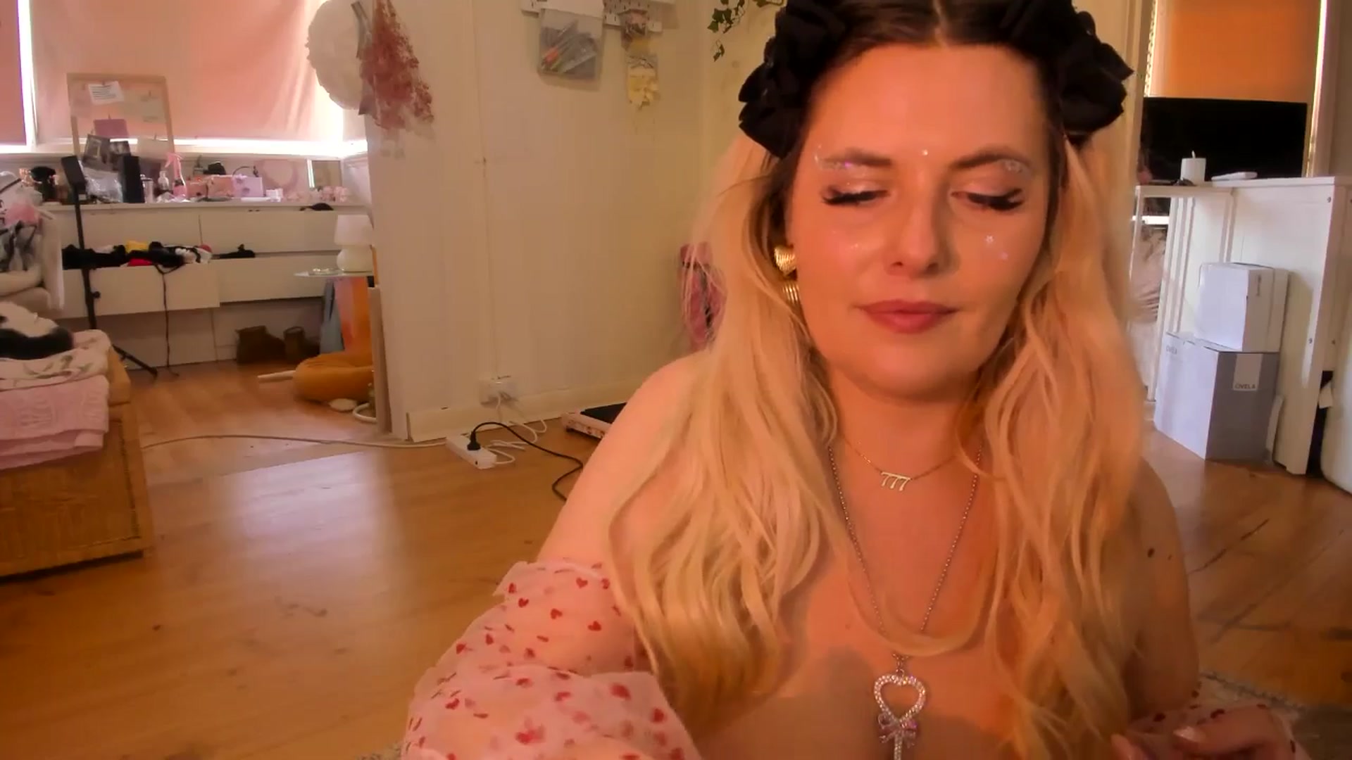 Gallery image thumbnail from Fun_Nikki's myfreecams stream on, 12/14/2024, 05:53 image 11 of 20