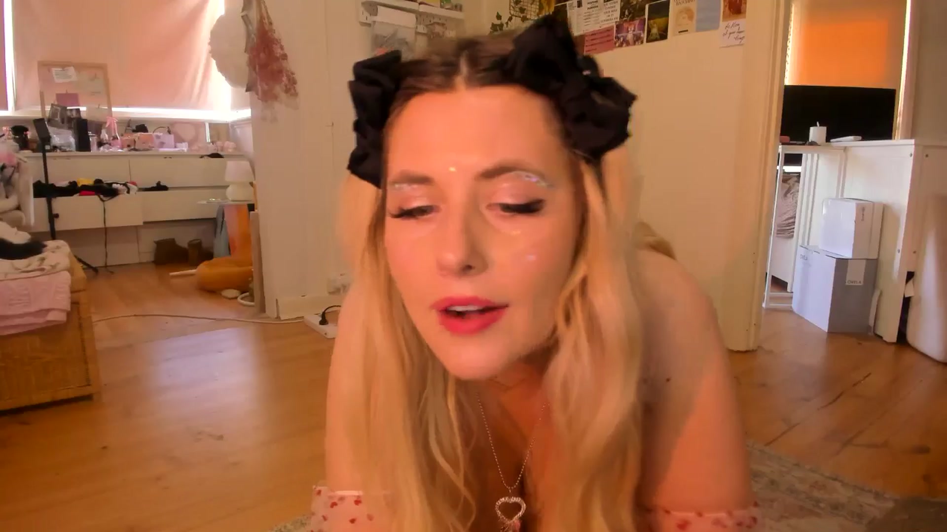 Gallery image thumbnail from Fun_Nikki's myfreecams stream on, 12/14/2024, 05:53 image 17 of 20