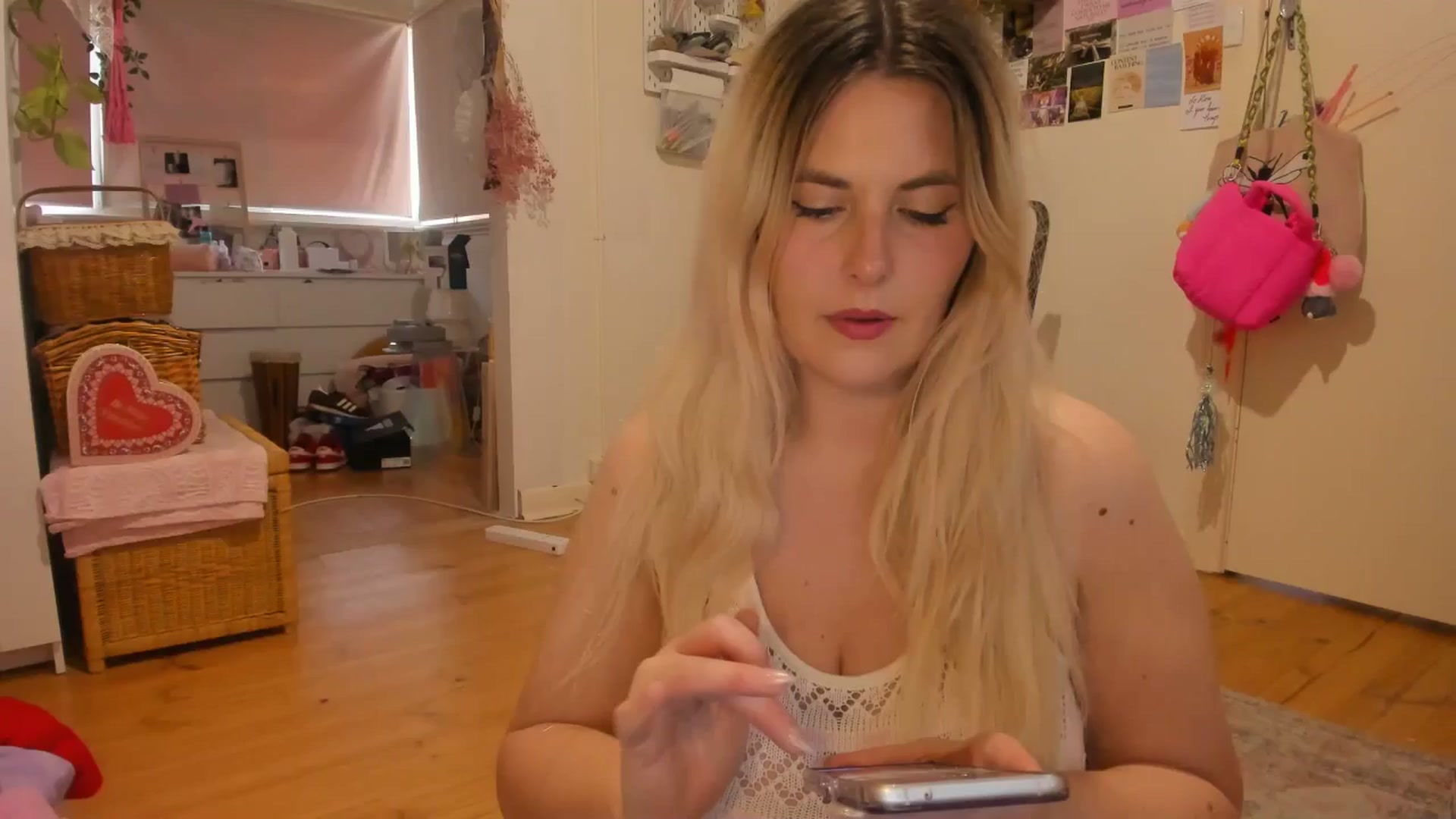 Gallery image thumbnail from Fun_Nikki's myfreecams stream on, 01/11/2025, 09:42 image 1 of 20