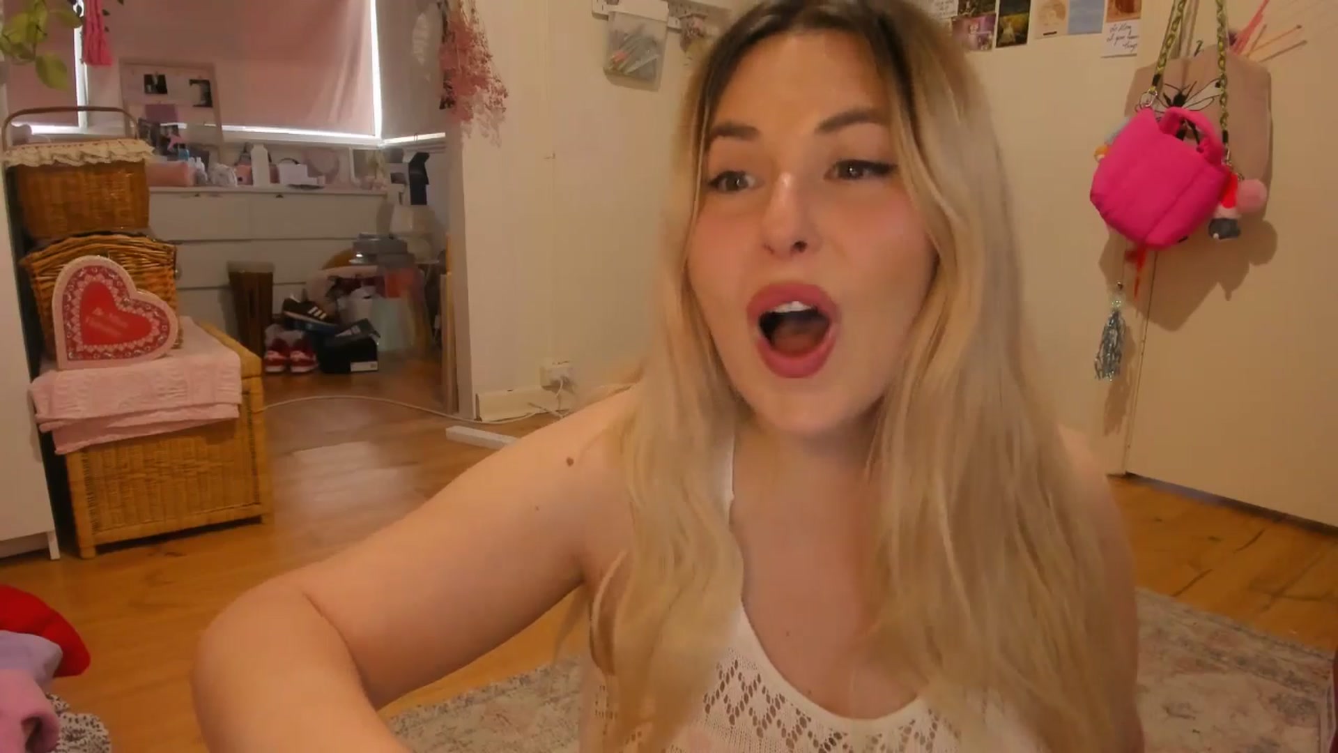 Gallery image thumbnail from Fun_Nikki's myfreecams stream on, 01/11/2025, 09:42 image 6 of 20