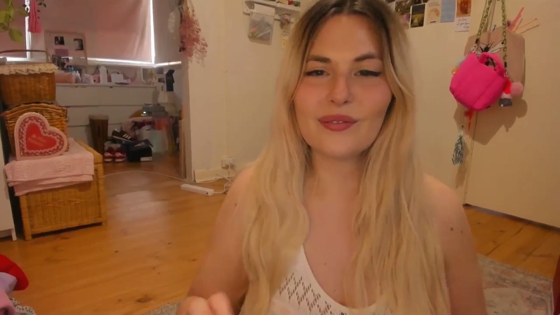 Gallery image thumbnail from Fun_Nikki's myfreecams stream on, 01/11/2025, 09:42 image 5 of 20