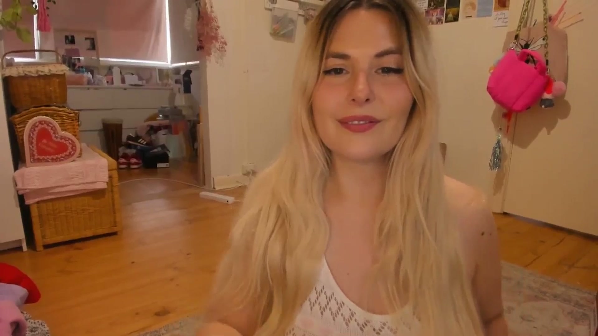 Gallery image thumbnail from Fun_Nikki's myfreecams stream on, 01/11/2025, 09:42 image 7 of 20