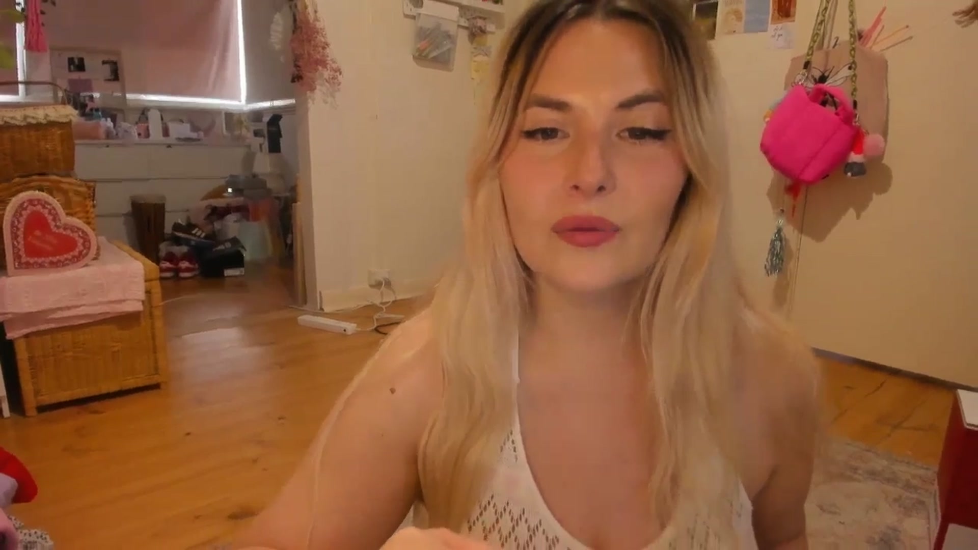 Gallery image thumbnail from Fun_Nikki's myfreecams stream on, 01/11/2025, 09:42 image 10 of 20