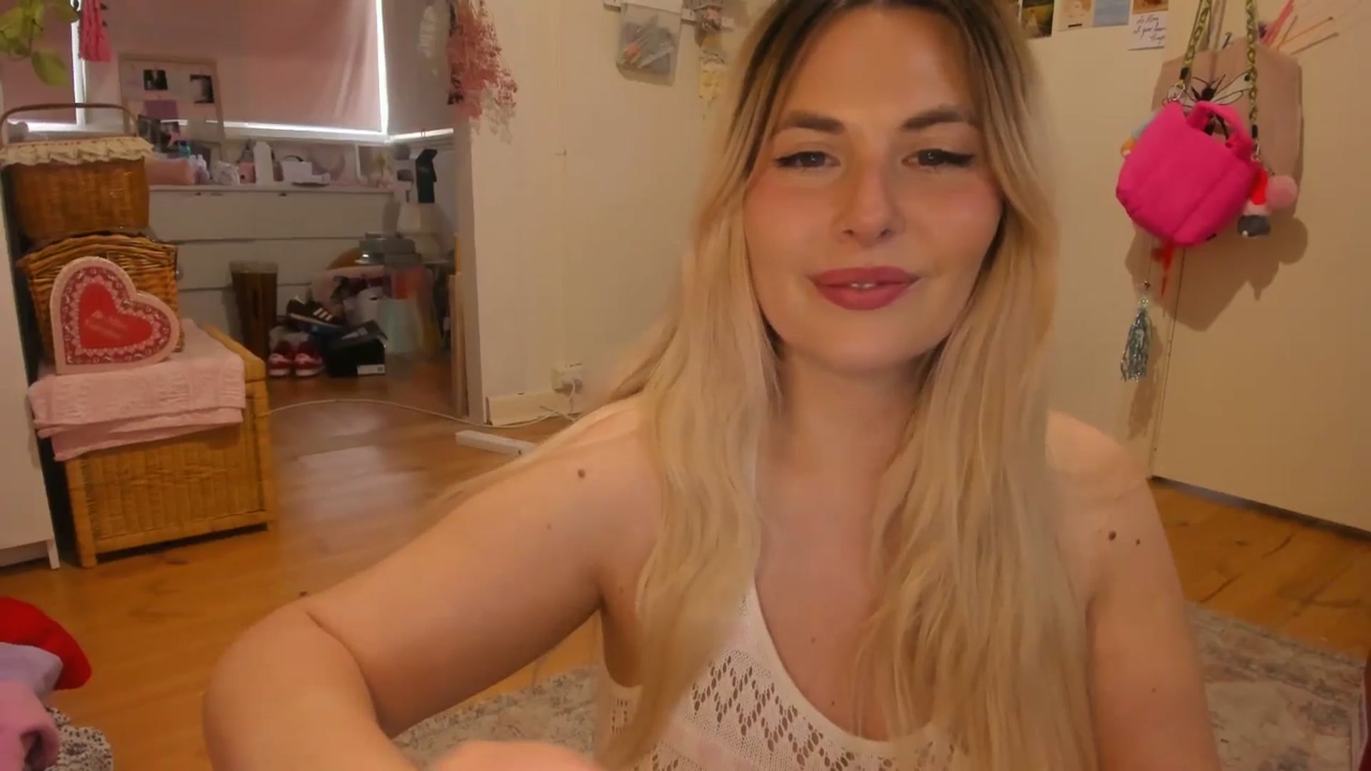Gallery image thumbnail from Fun_Nikki's myfreecams stream on, 01/11/2025, 09:42 image 8 of 20