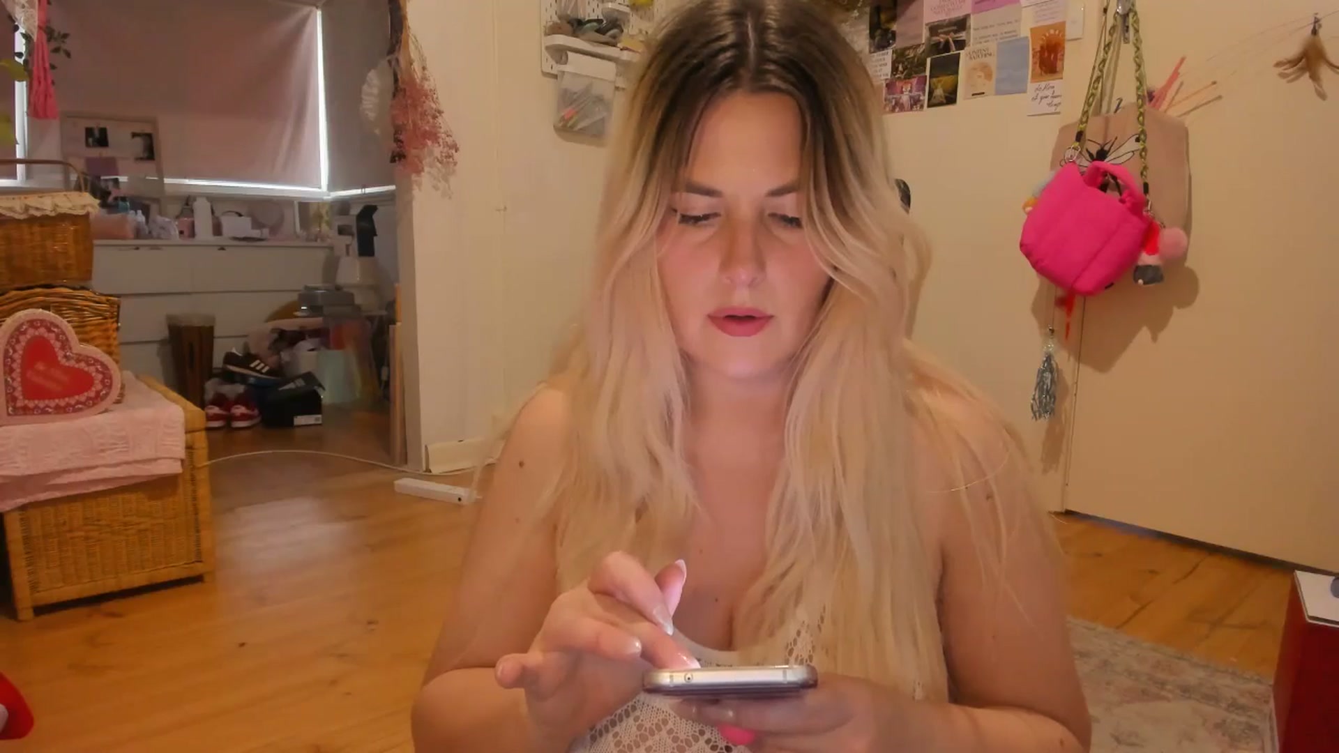 Gallery image thumbnail from Fun_Nikki's myfreecams stream on, 01/11/2025, 09:42 image 17 of 20