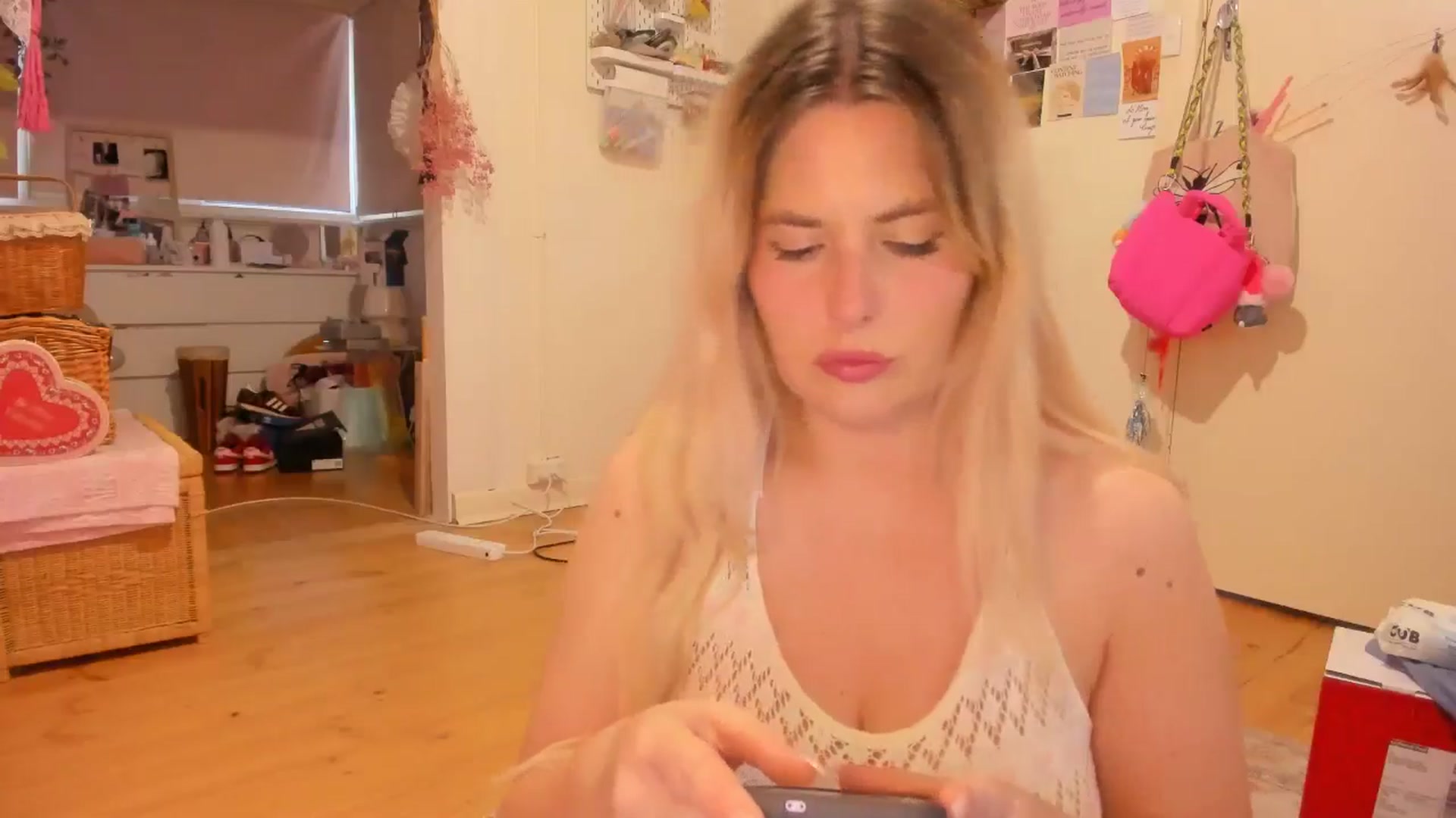 Gallery image thumbnail from Fun_Nikki's myfreecams stream on, 01/11/2025, 10:10 image 9 of 20