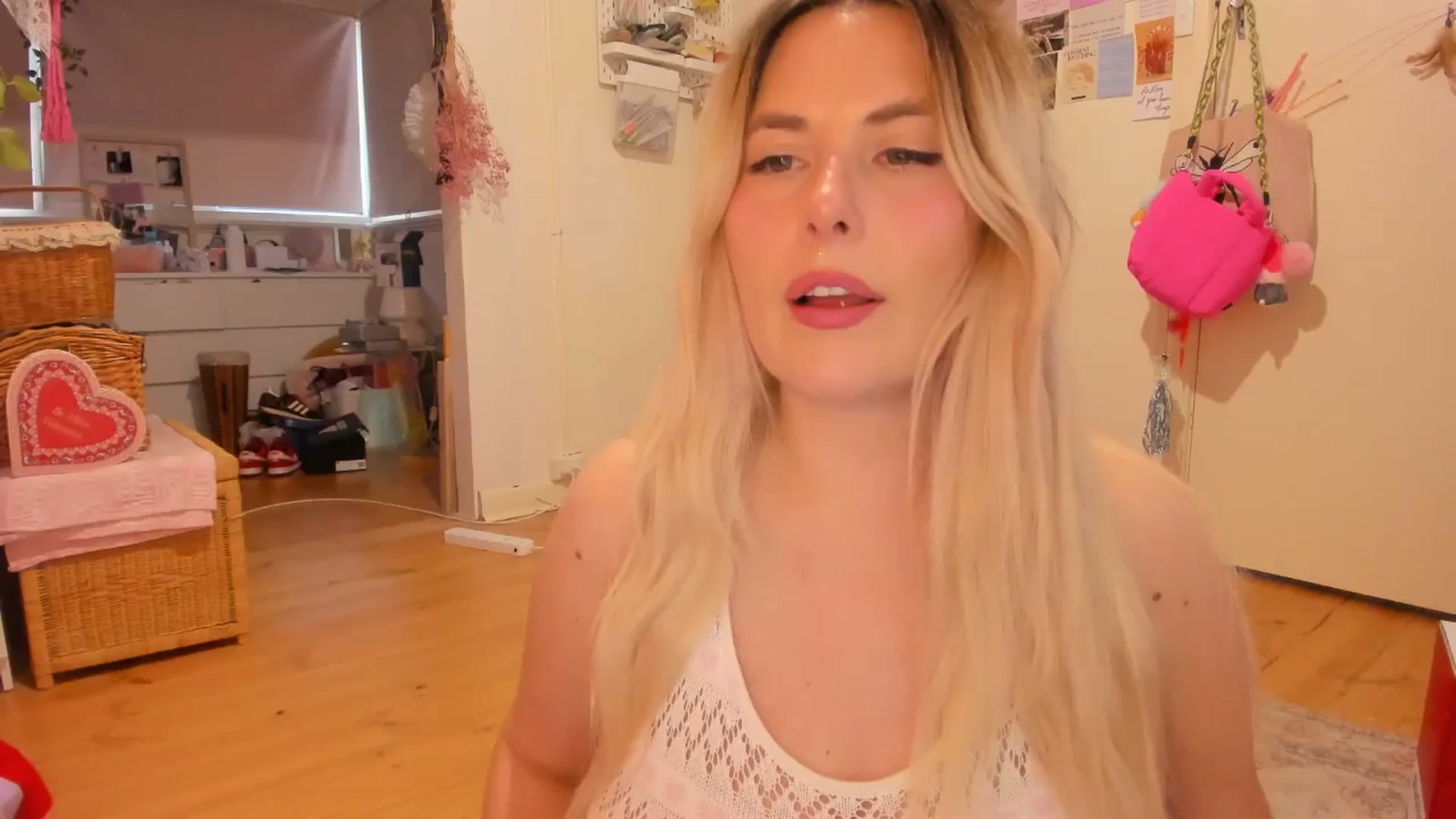 Gallery image thumbnail from Fun_Nikki's myfreecams stream on, 01/11/2025, 10:10 image 1 of 20