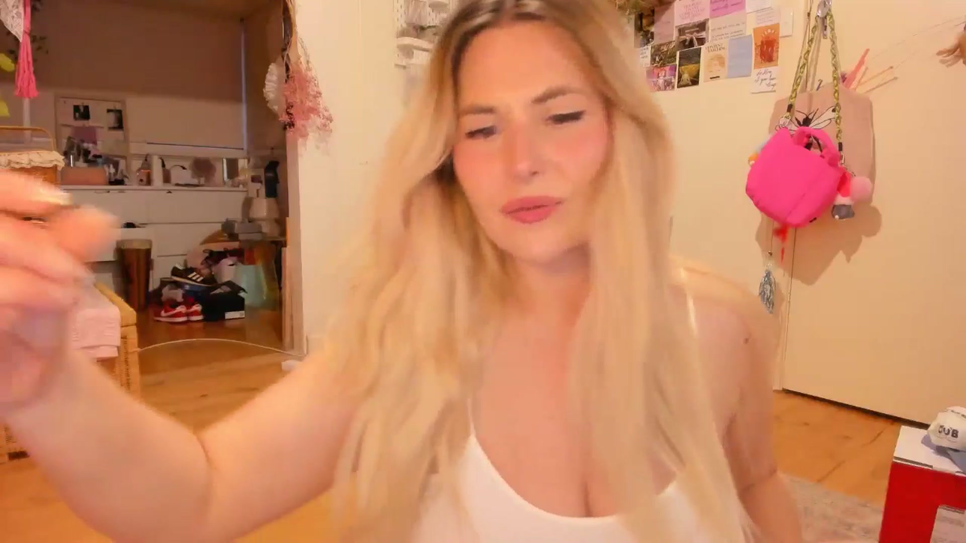 Gallery image thumbnail from Fun_Nikki's myfreecams stream on, 01/11/2025, 11:11 image 4 of 20