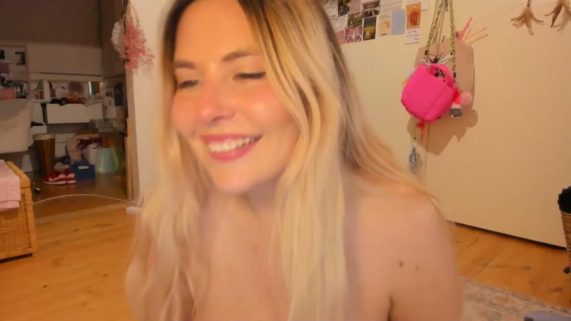 Gallery image thumbnail from Fun_Nikki's myfreecams stream on, 01/11/2025, 11:11 image 20 of 20