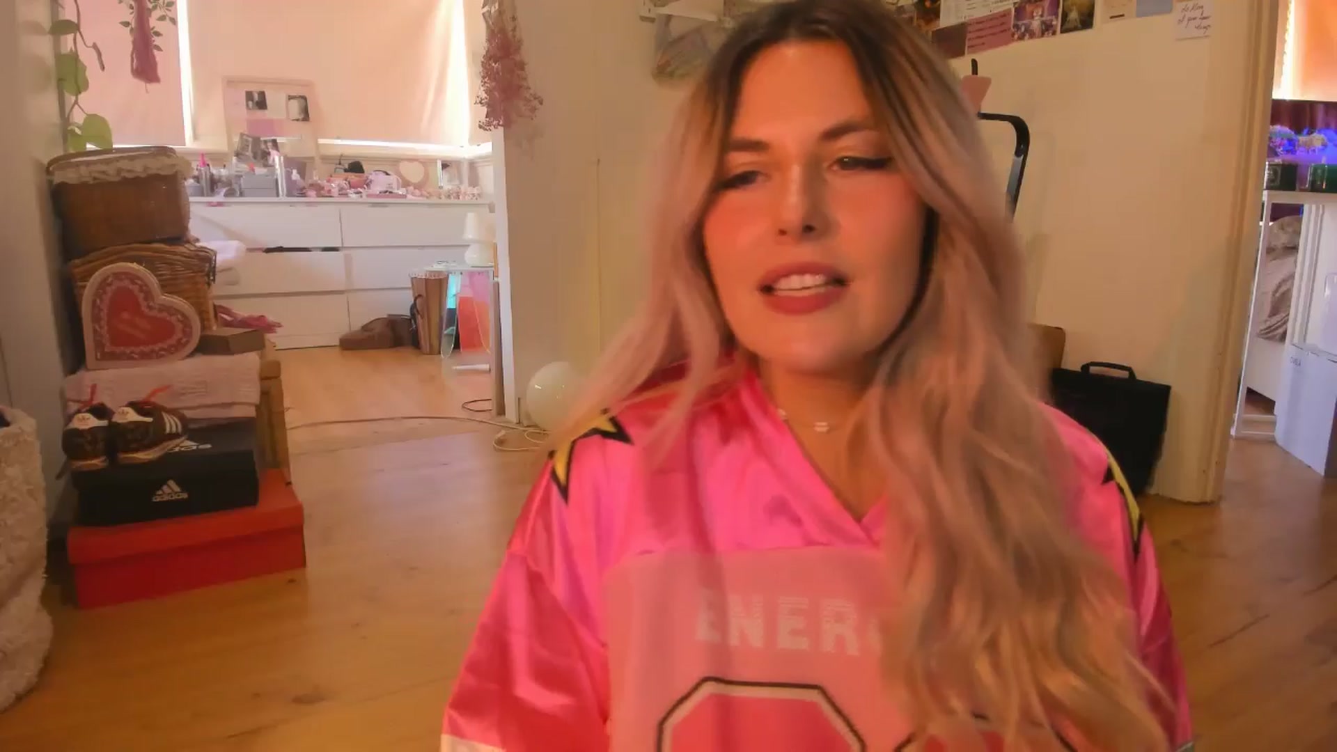 Gallery image thumbnail from Fun_Nikki's myfreecams stream on, 01/28/2025, 07:08 image 16 of 20