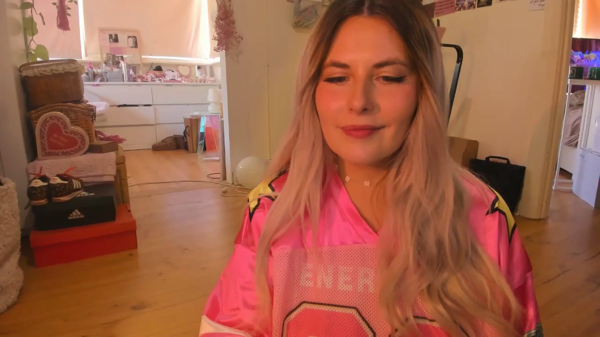 Gallery image thumbnail from Fun_Nikki's myfreecams stream on, 01/28/2025, 07:08 image 17 of 20