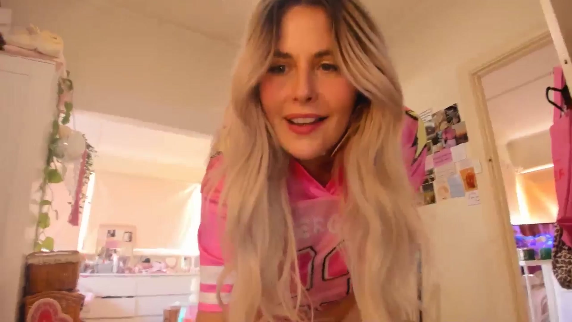 Gallery image thumbnail from Fun_Nikki's myfreecams stream on, 01/28/2025, 07:08 image 13 of 20