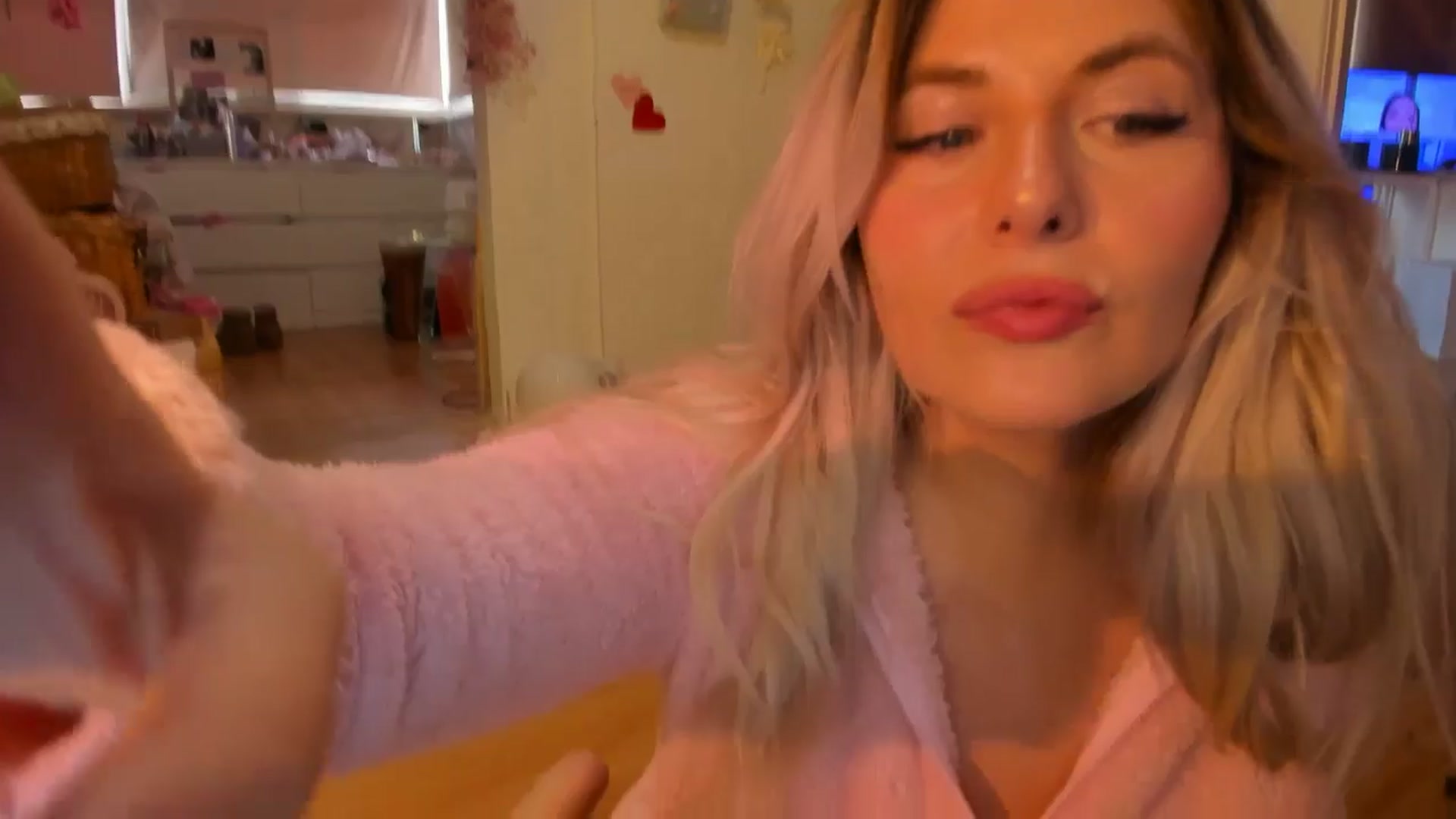 Gallery image thumbnail from Fun_Nikki's myfreecams stream on, 01/29/2025, 10:31 image 8 of 20
