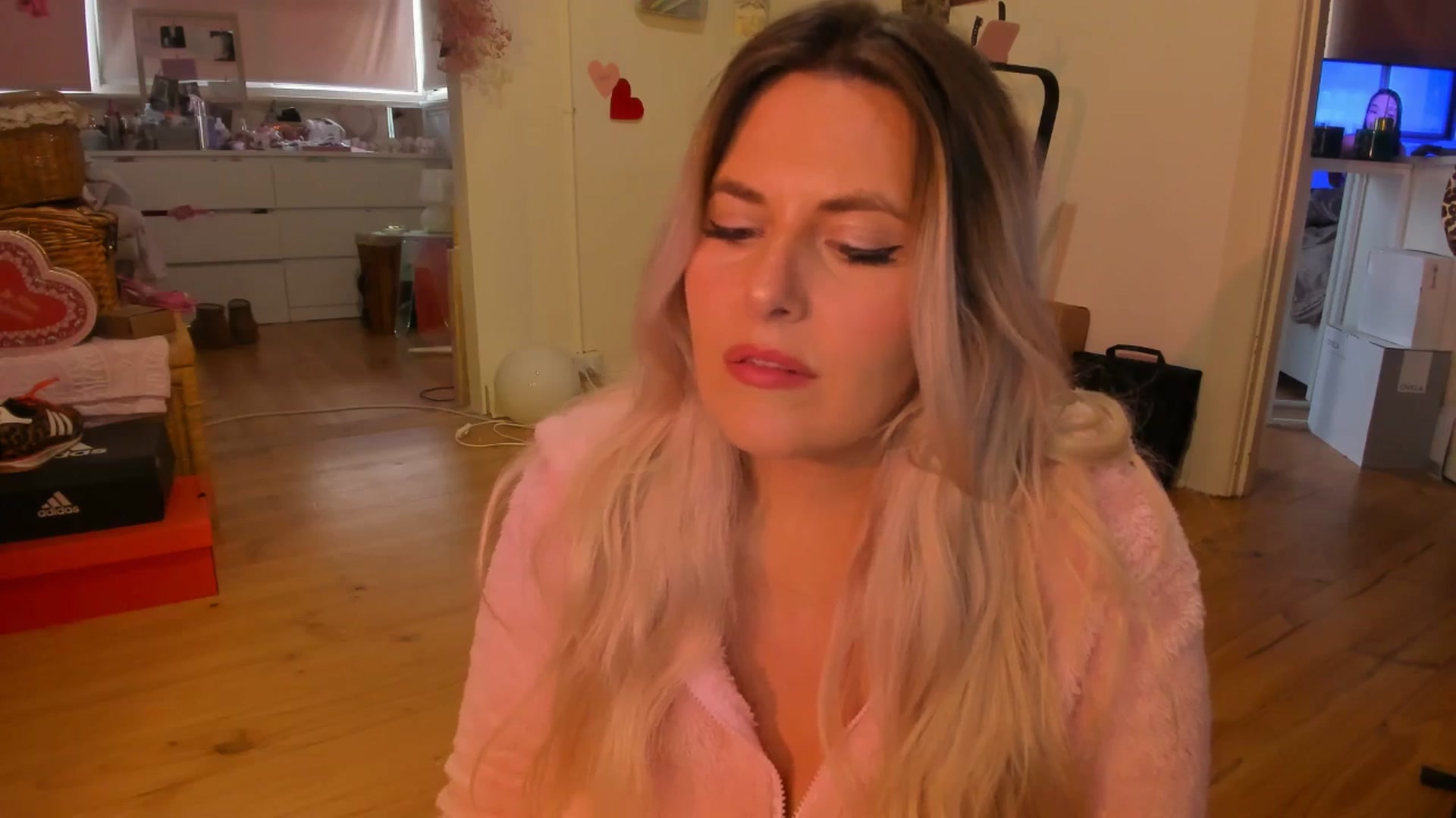 Gallery image thumbnail from Fun_Nikki's myfreecams stream on, 01/29/2025, 10:31 image 7 of 20