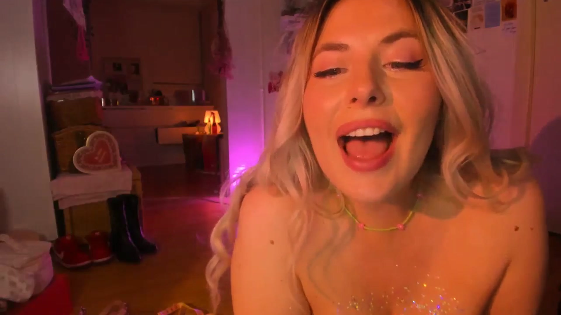 Gallery image thumbnail from Fun_Nikki's myfreecams stream on, 01/31/2025, 12:31 image 7 of 20