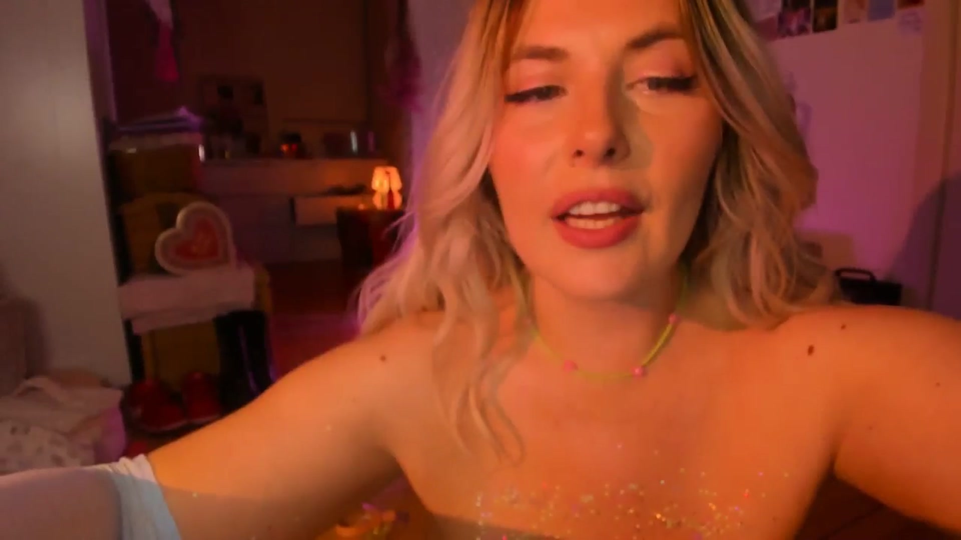 Gallery image thumbnail from Fun_Nikki's myfreecams stream on, 01/31/2025, 12:31 image 4 of 20