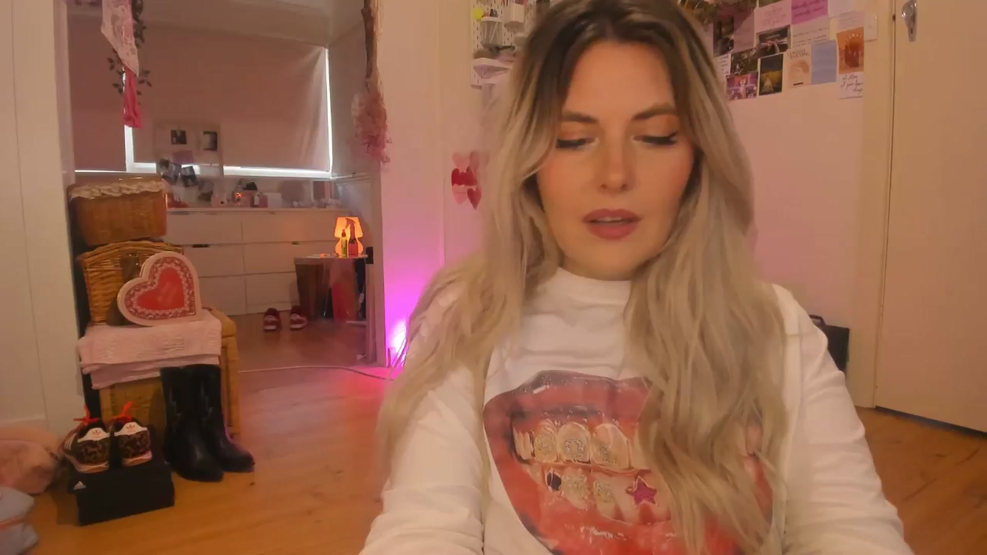 Gallery image thumbnail from Fun_Nikki's myfreecams stream on, 02/01/2025, 12:27 image 1 of 20