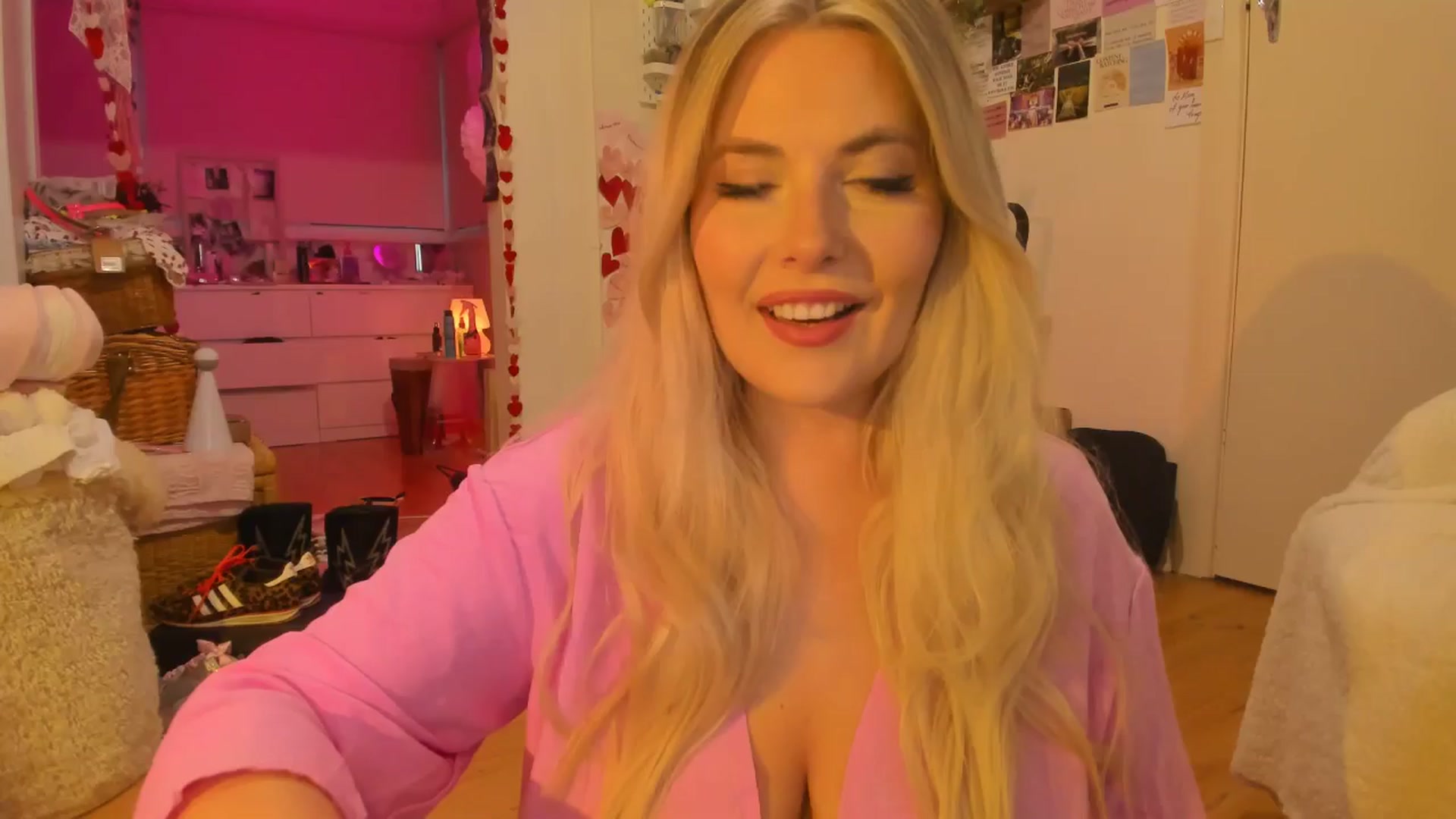 Gallery image thumbnail from Fun_Nikki's myfreecams stream on, 03/01/2025, 11:24 image 1 of 20