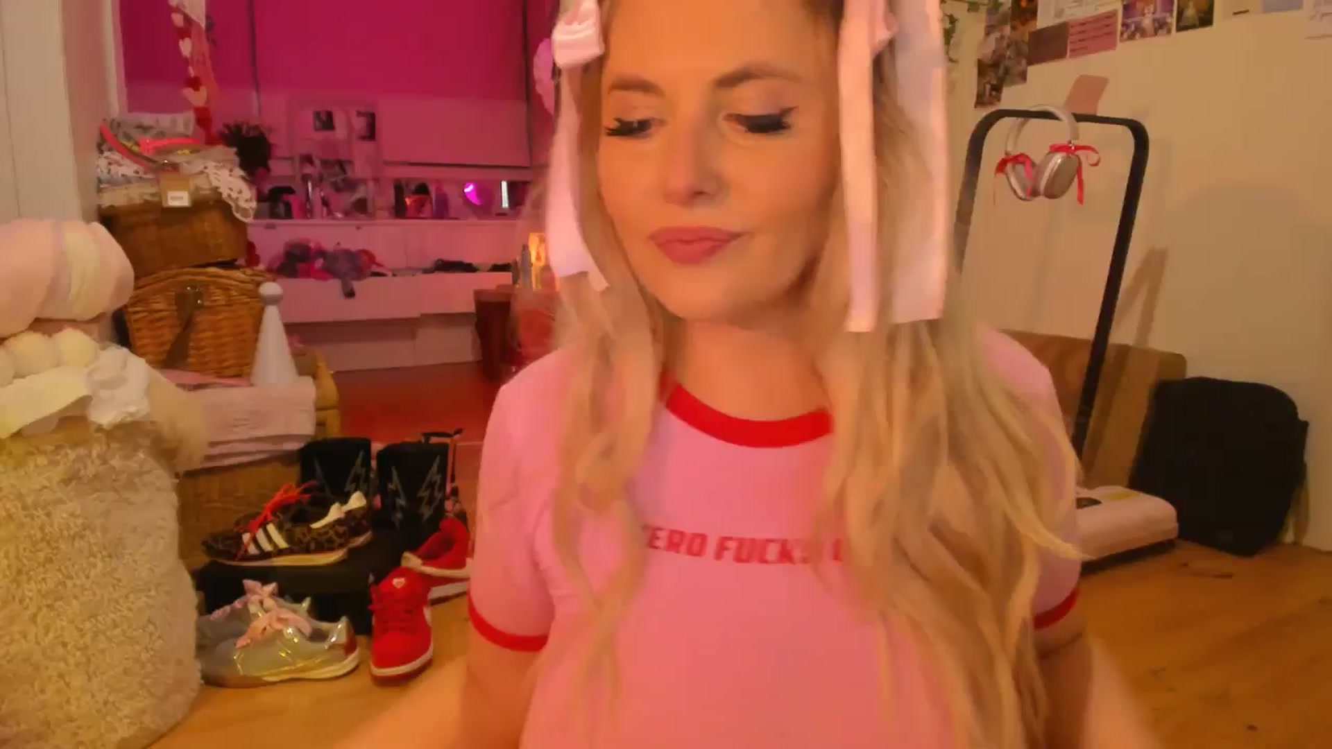 Gallery image thumbnail from Fun_Nikki's myfreecams stream on, 03/01/2025, 12:19 image 1 of 20