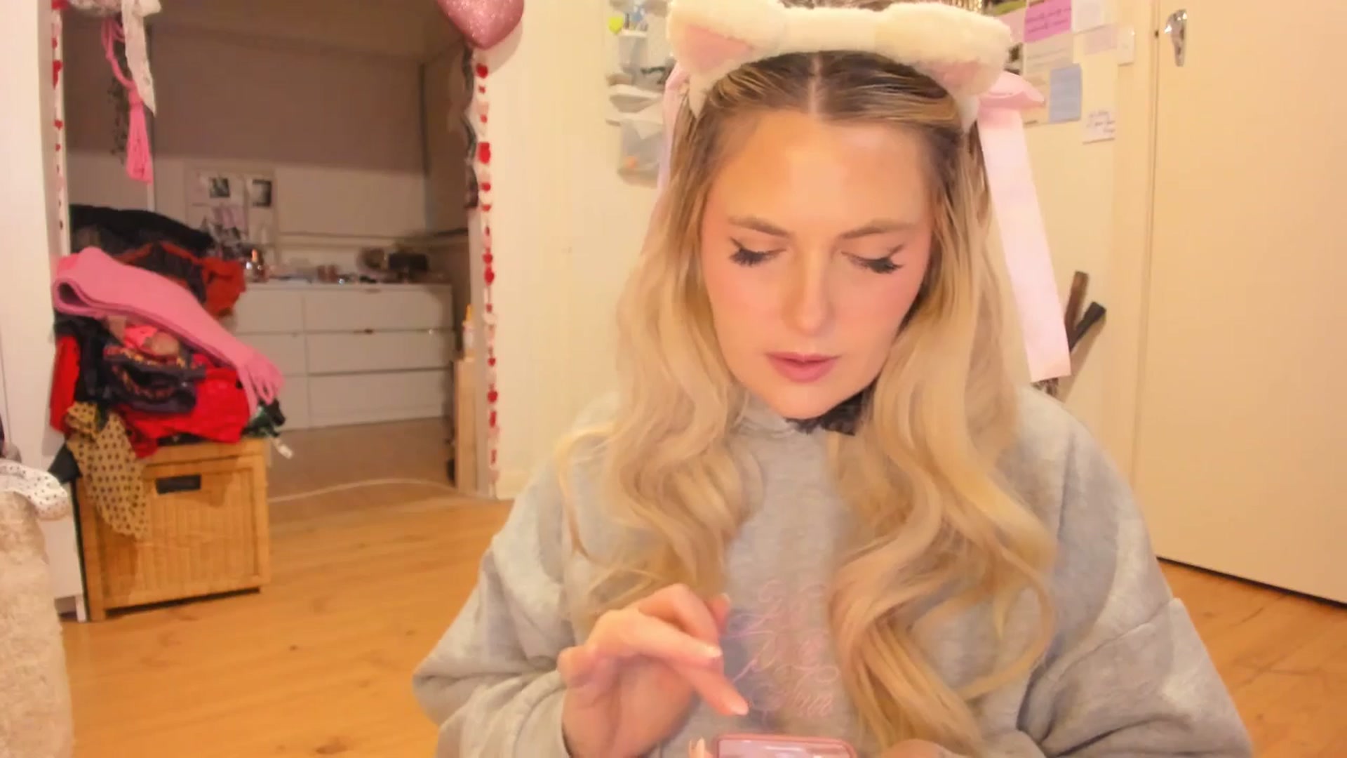Gallery image thumbnail from Fun_Nikki's myfreecams stream on, 05/03/2025, 11:46 image 5 of 20