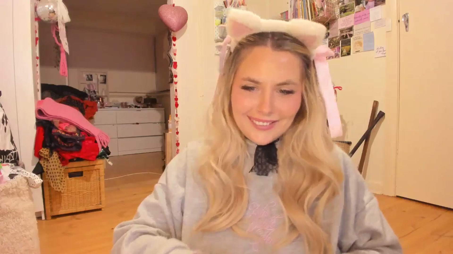 Gallery image thumbnail from Fun_Nikki's myfreecams stream on, 05/03/2025, 11:46 image 8 of 20
