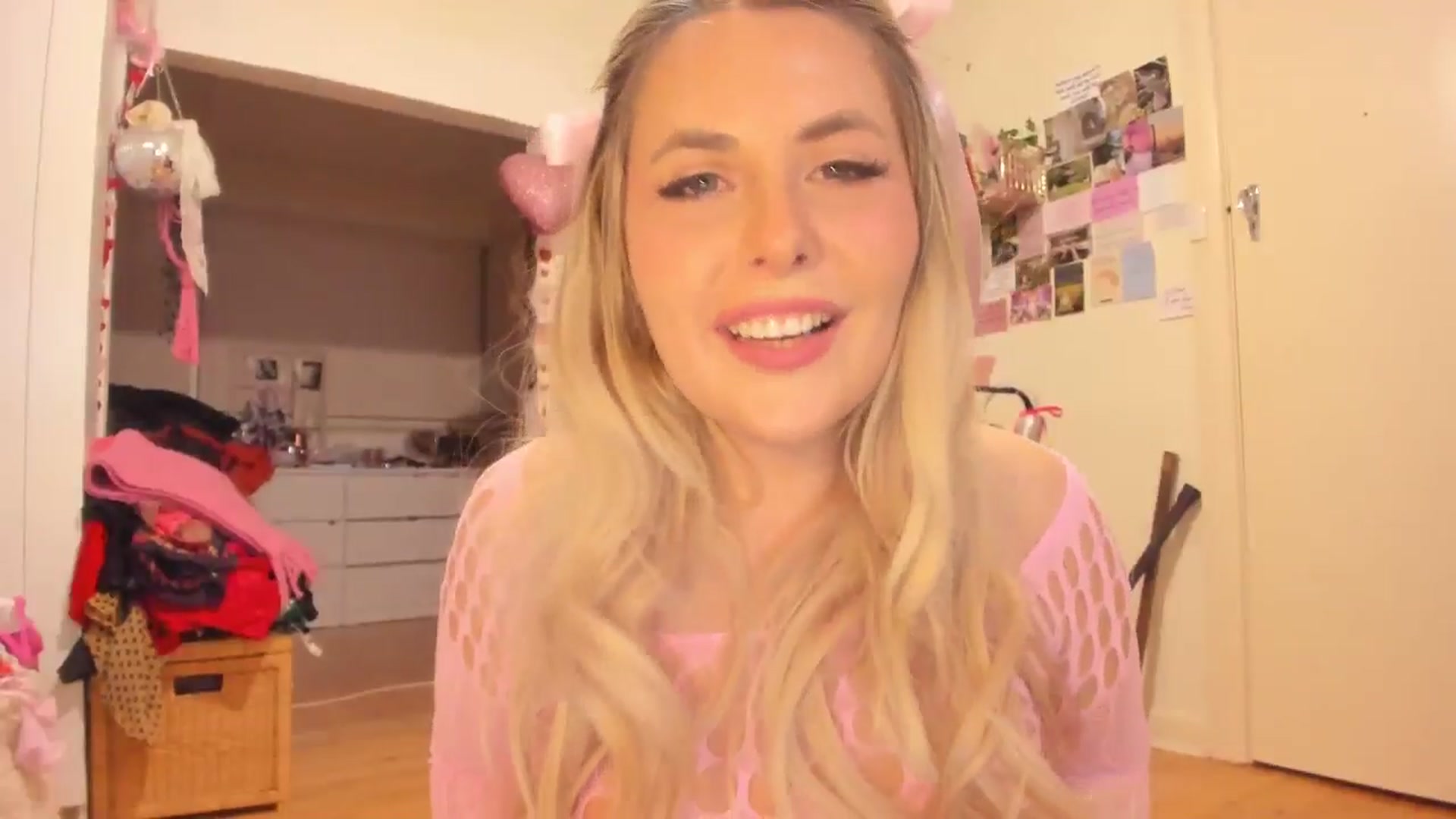 Gallery image thumbnail from Fun_Nikki's myfreecams stream on, 05/03/2025, 12:38 image 20 of 20