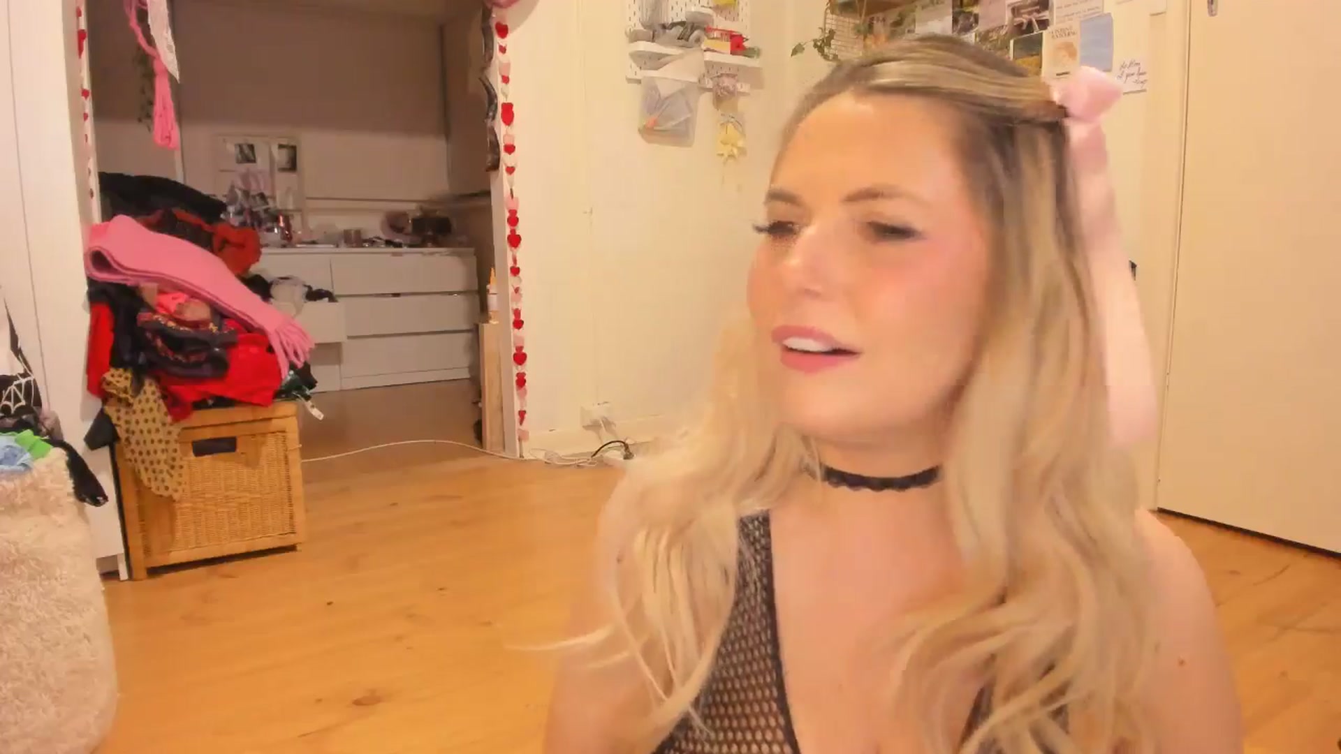 Gallery image thumbnail from Fun_Nikki's myfreecams stream on, 05/03/2025, 12:38 image 6 of 20