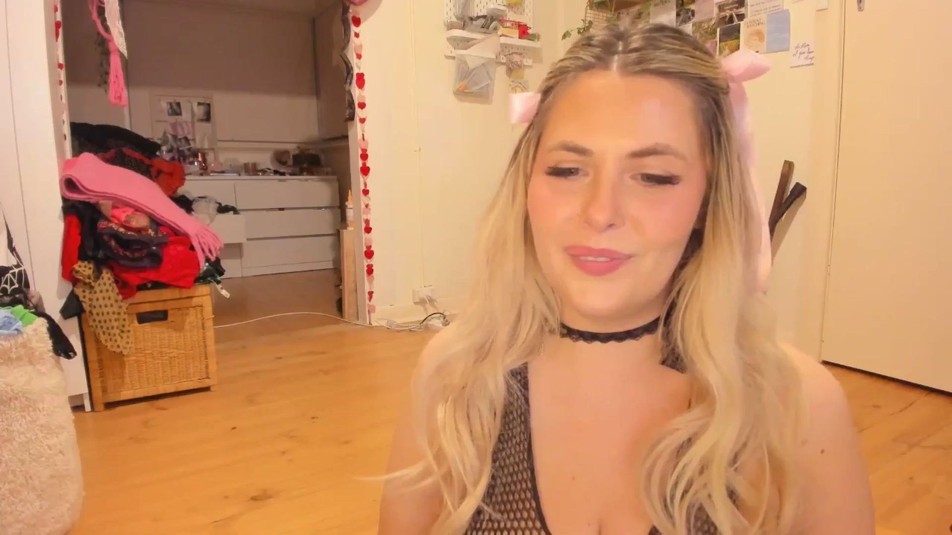 Gallery image thumbnail from Fun_Nikki's myfreecams stream on, 05/03/2025, 12:38 image 5 of 20