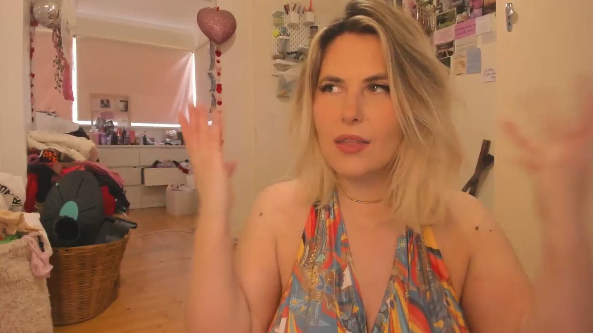 Gallery image thumbnail from Fun_Nikki's myfreecams stream on, 05/07/2025, 03:54 image 6 of 20